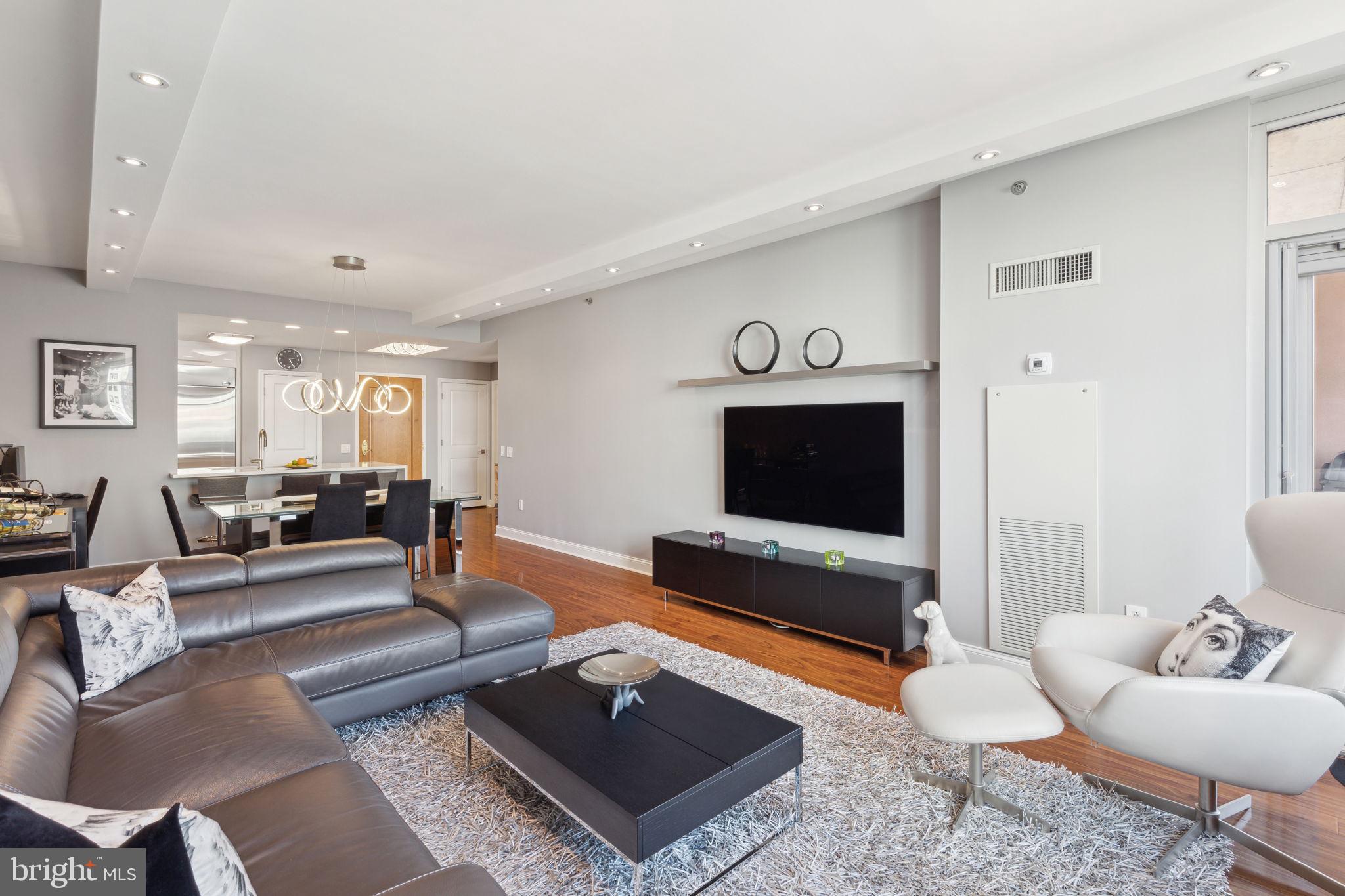 AVENUE OF THE ARTS - Residential