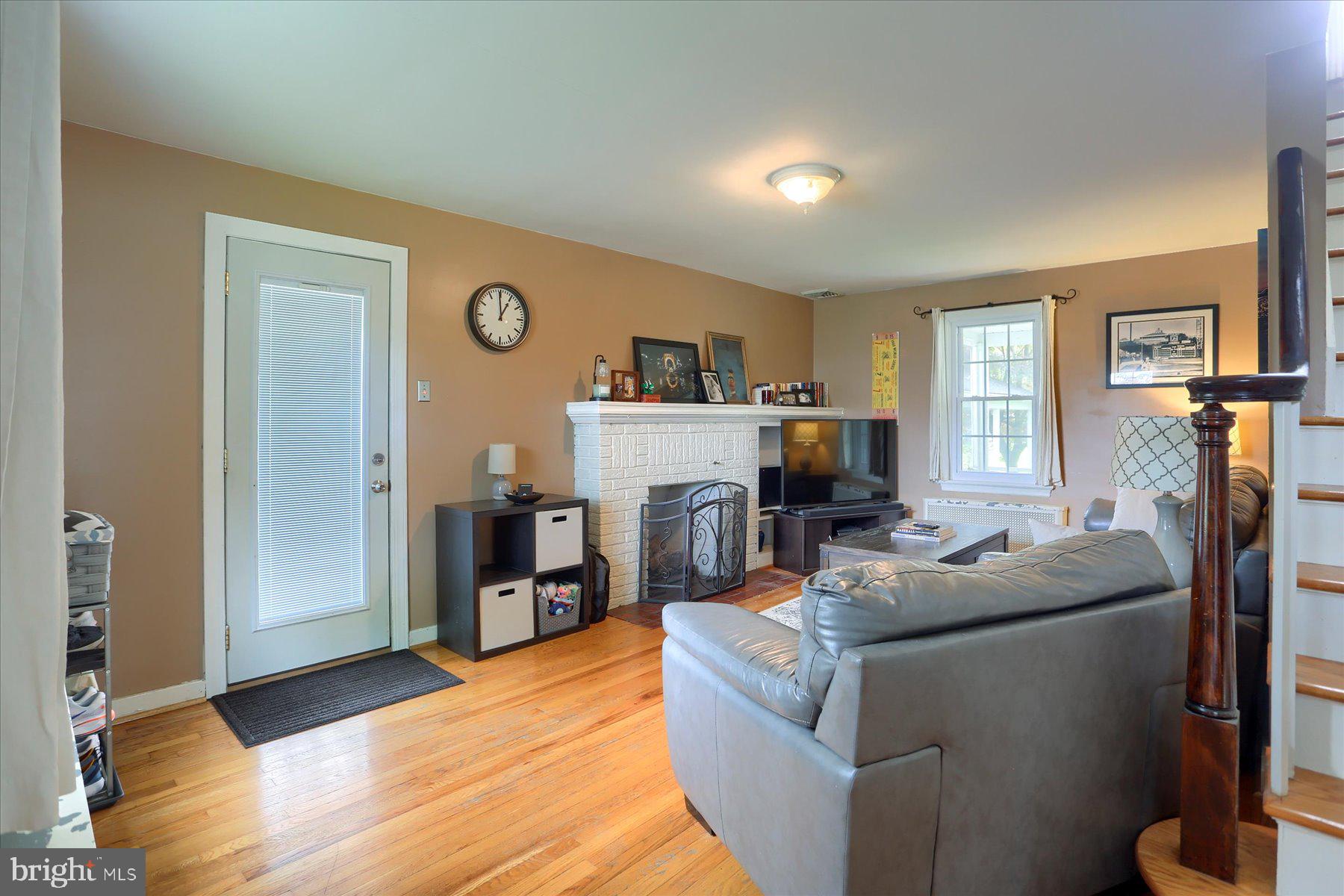 3819 LOCUST LANE