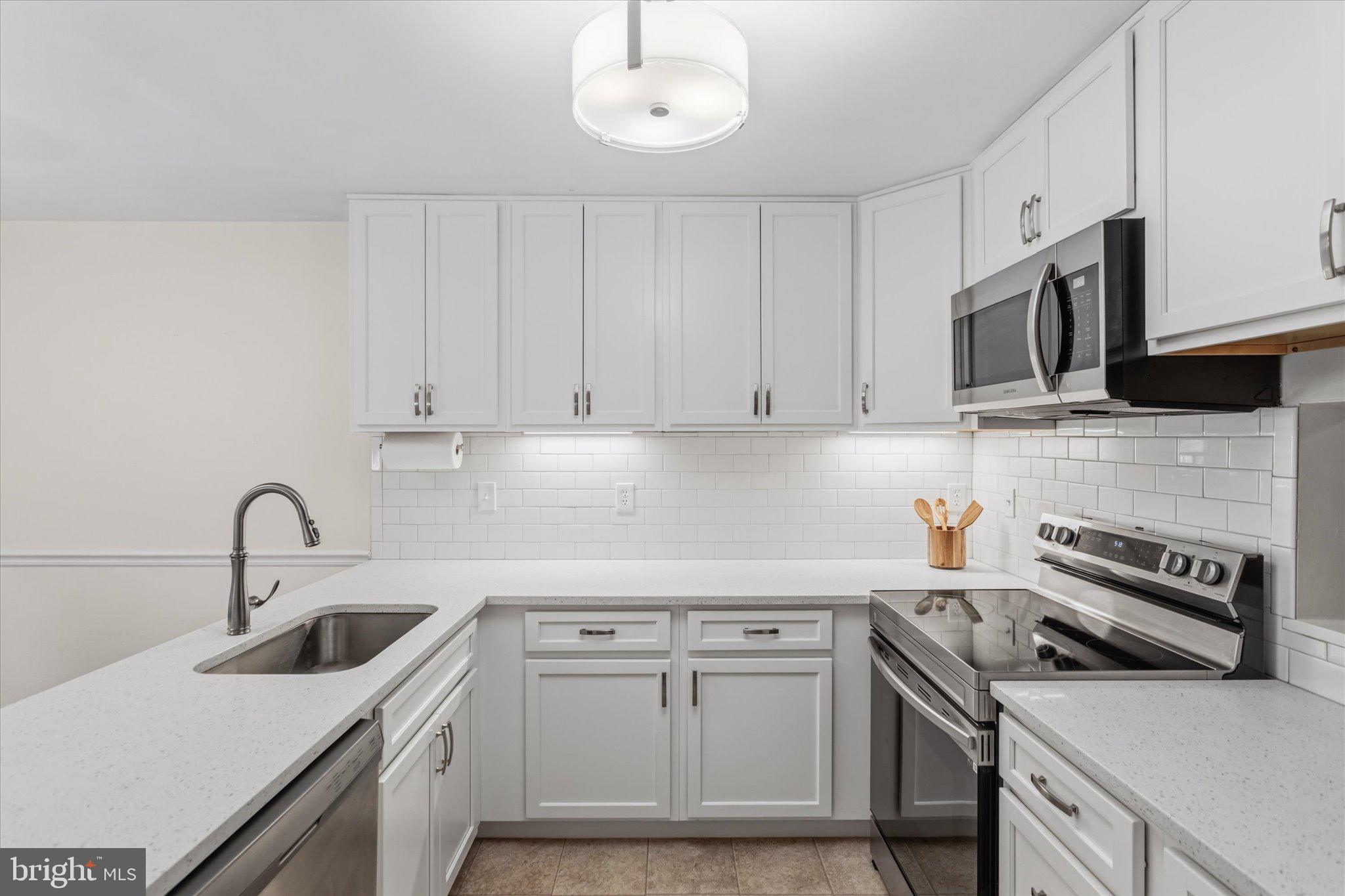 9752 SUMMER PARK COURT