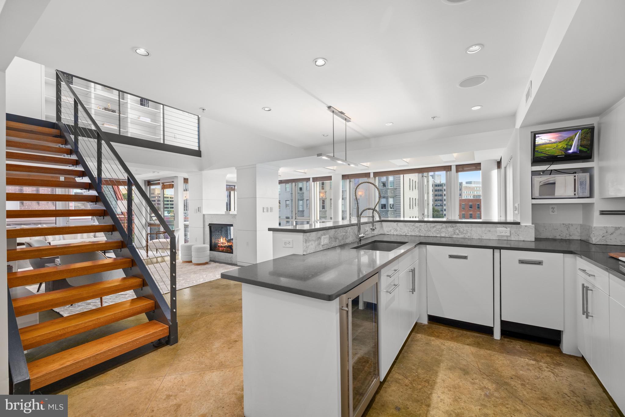 2002 MASSACHUSETTS AVENUE NW R-3