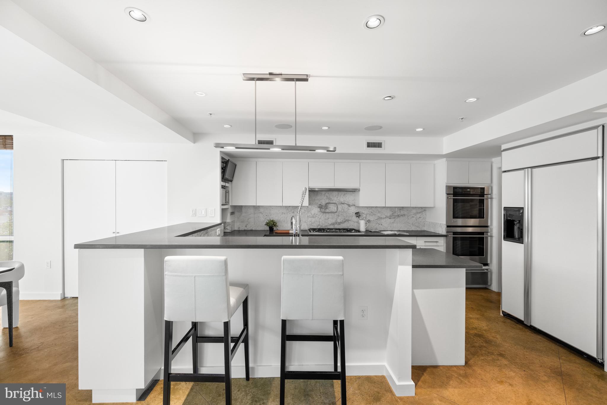 2002 MASSACHUSETTS AVENUE NW R-3