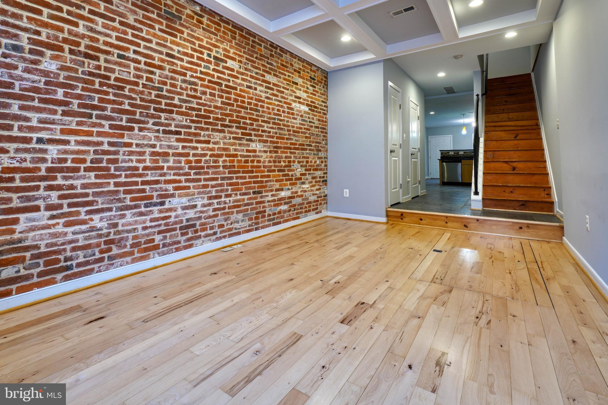 214 REGESTER STREET S