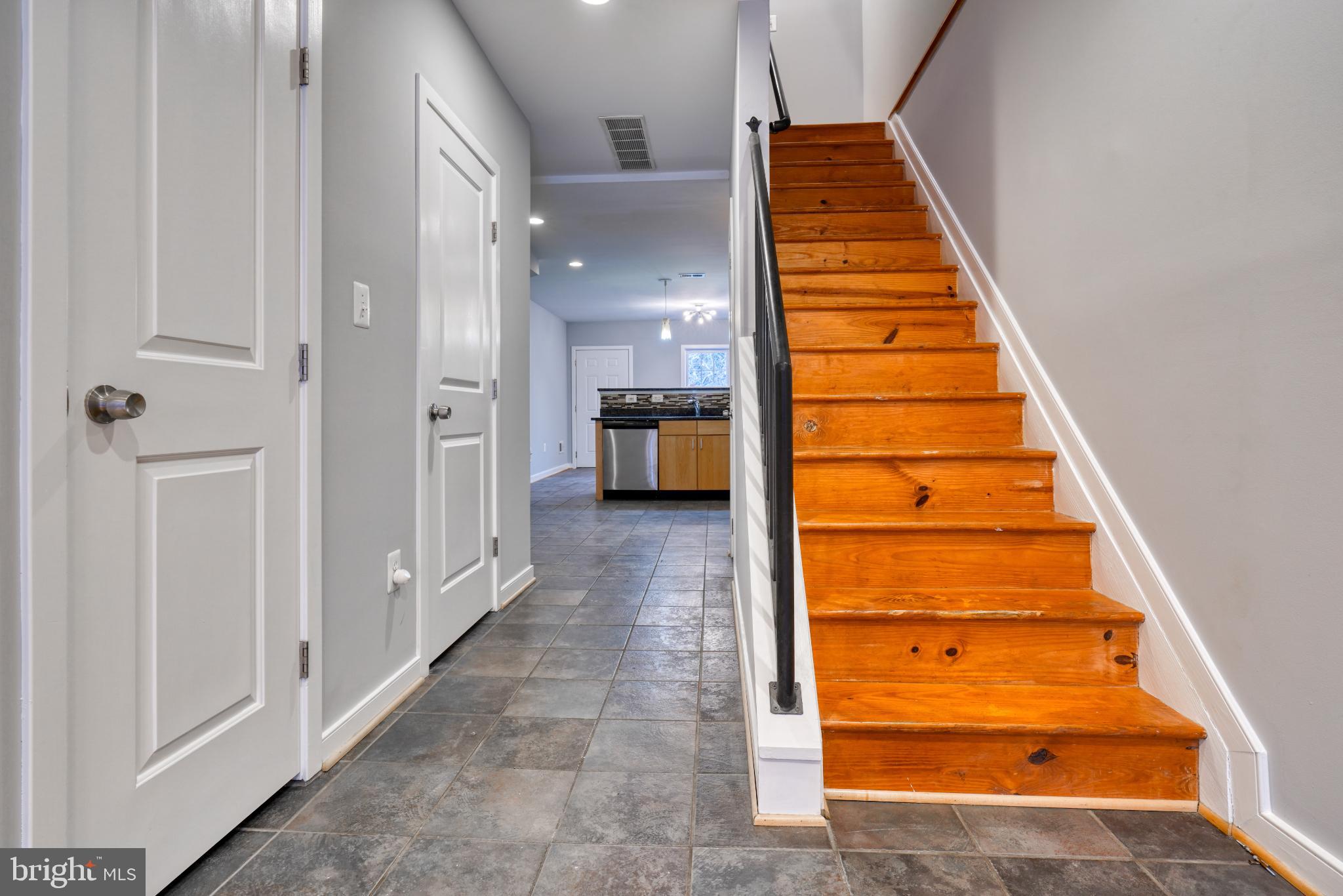 214 REGESTER STREET S