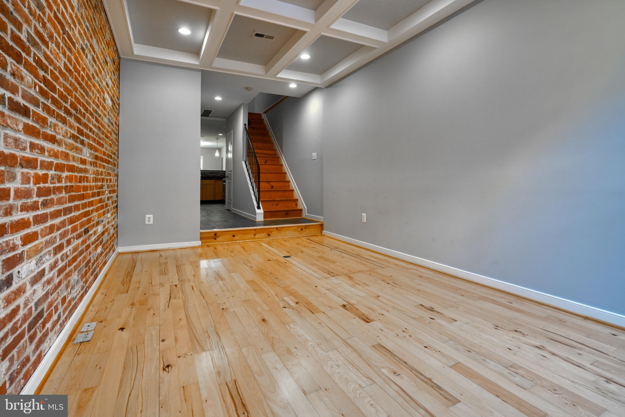 214 REGESTER STREET S