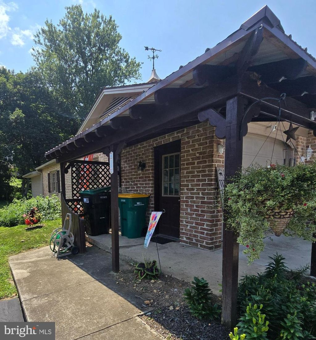 Photo of 109 Sycamore Drive, MOUNT HOLLY SPRINGS, PA 17065 (MLS # PACB2045450)