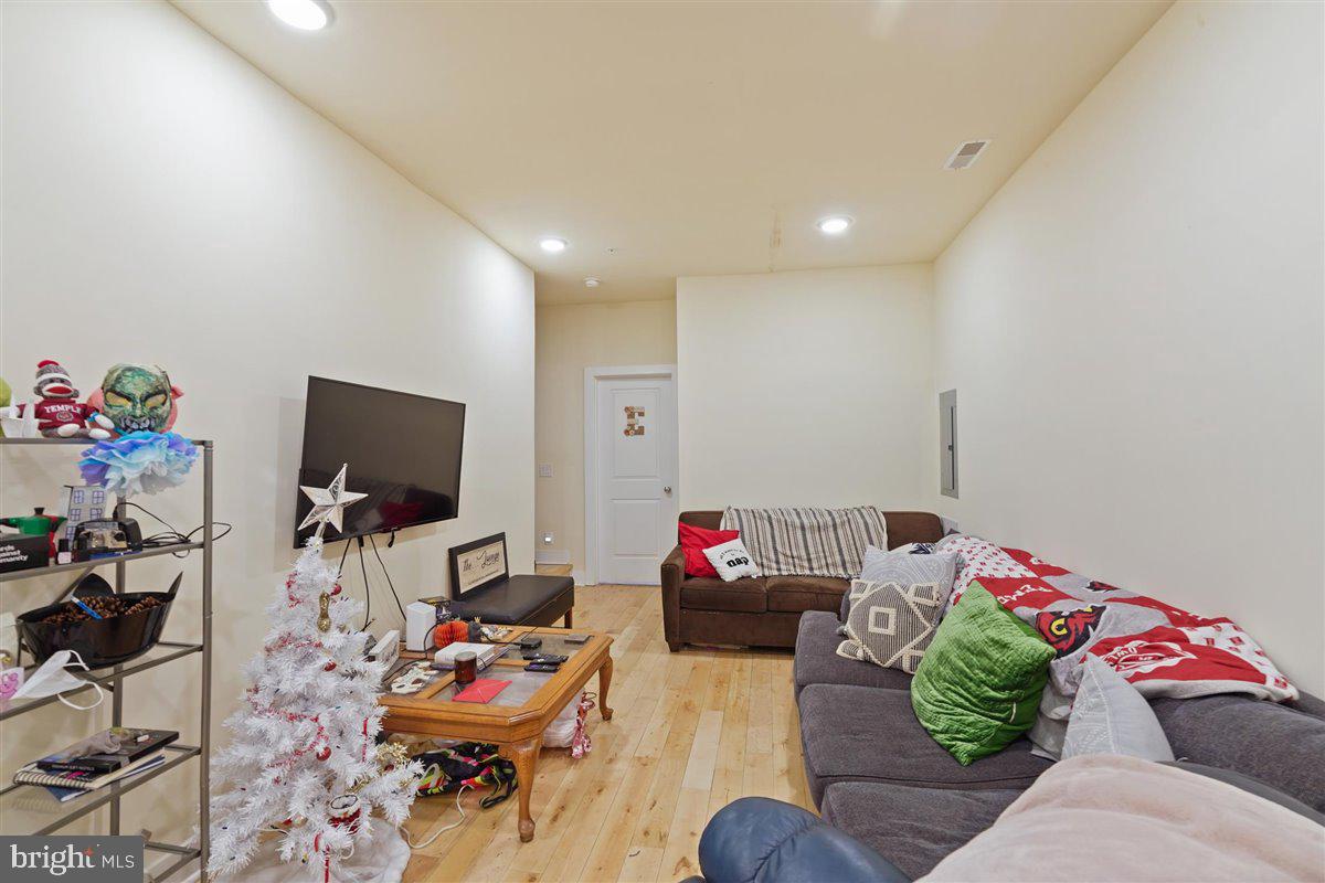 TEMPLE UNIVERSITY - Residential Lease