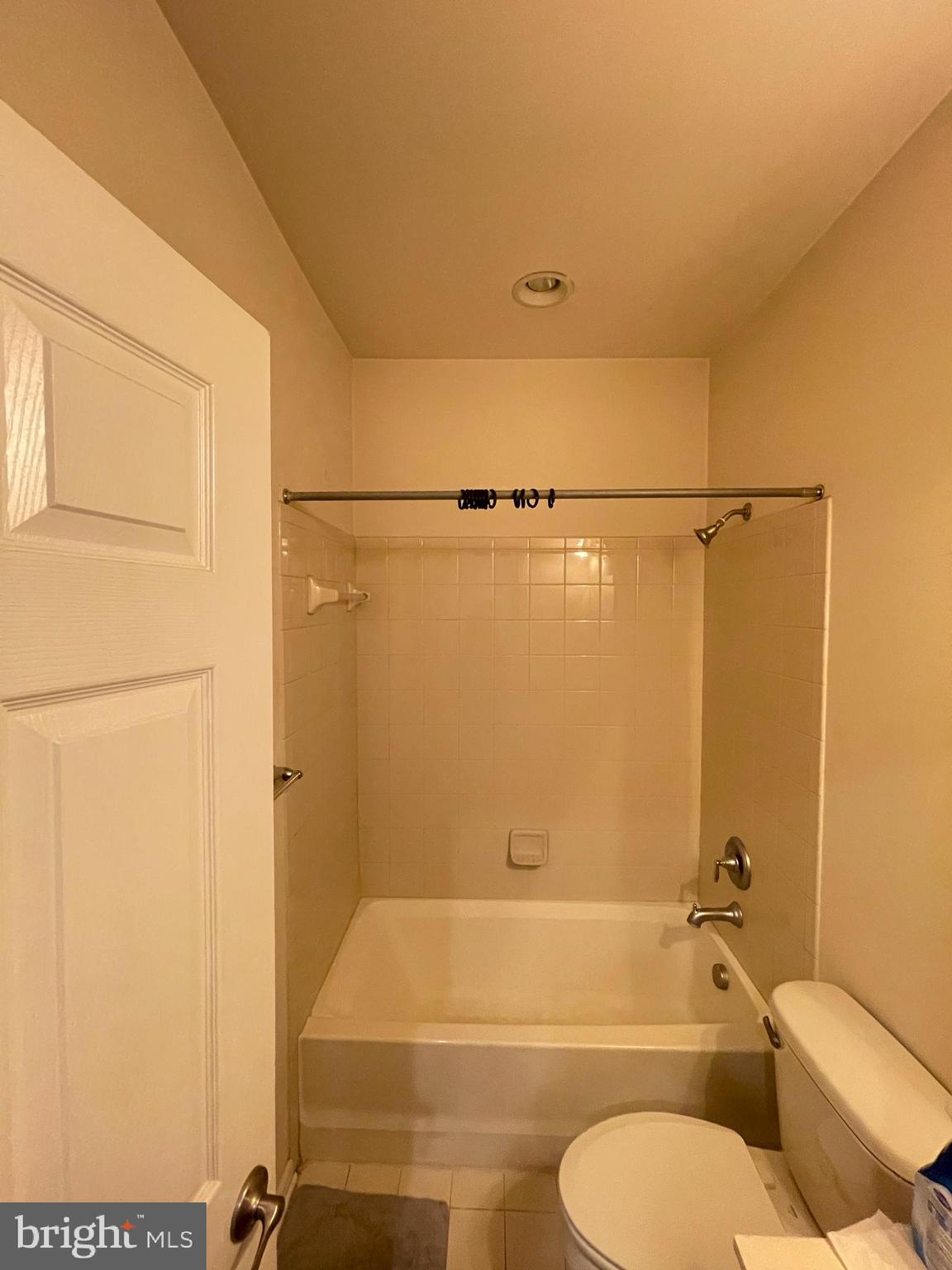 POTOMAC CLUB - Residential Lease