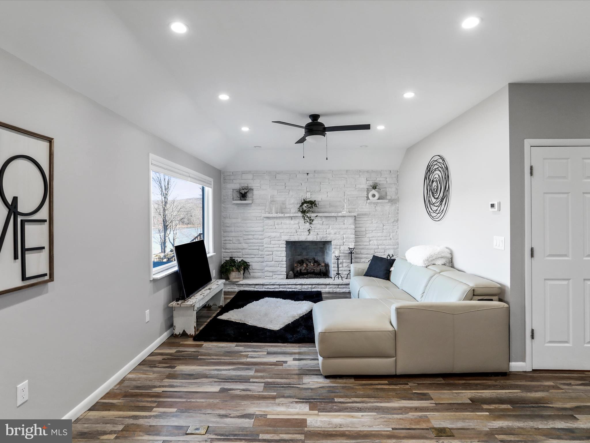 DEEP CREEK - Residential