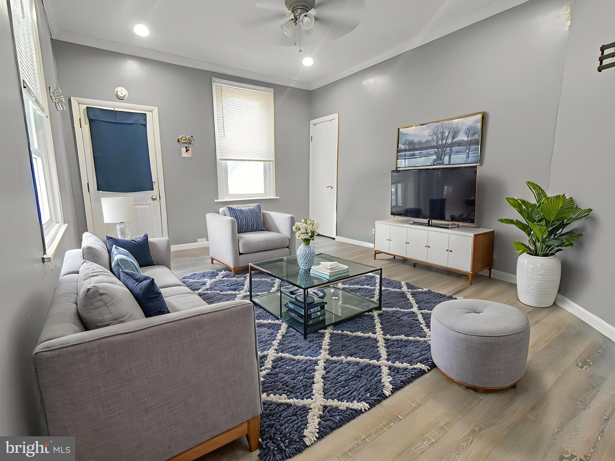 921 WOODLAND AVENUE