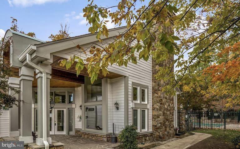 STONECROFT CONDO - Residential