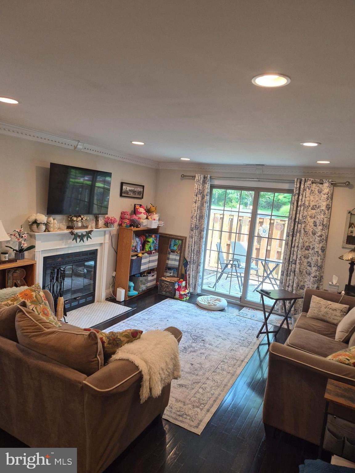 3803 WALTHAM COURT
