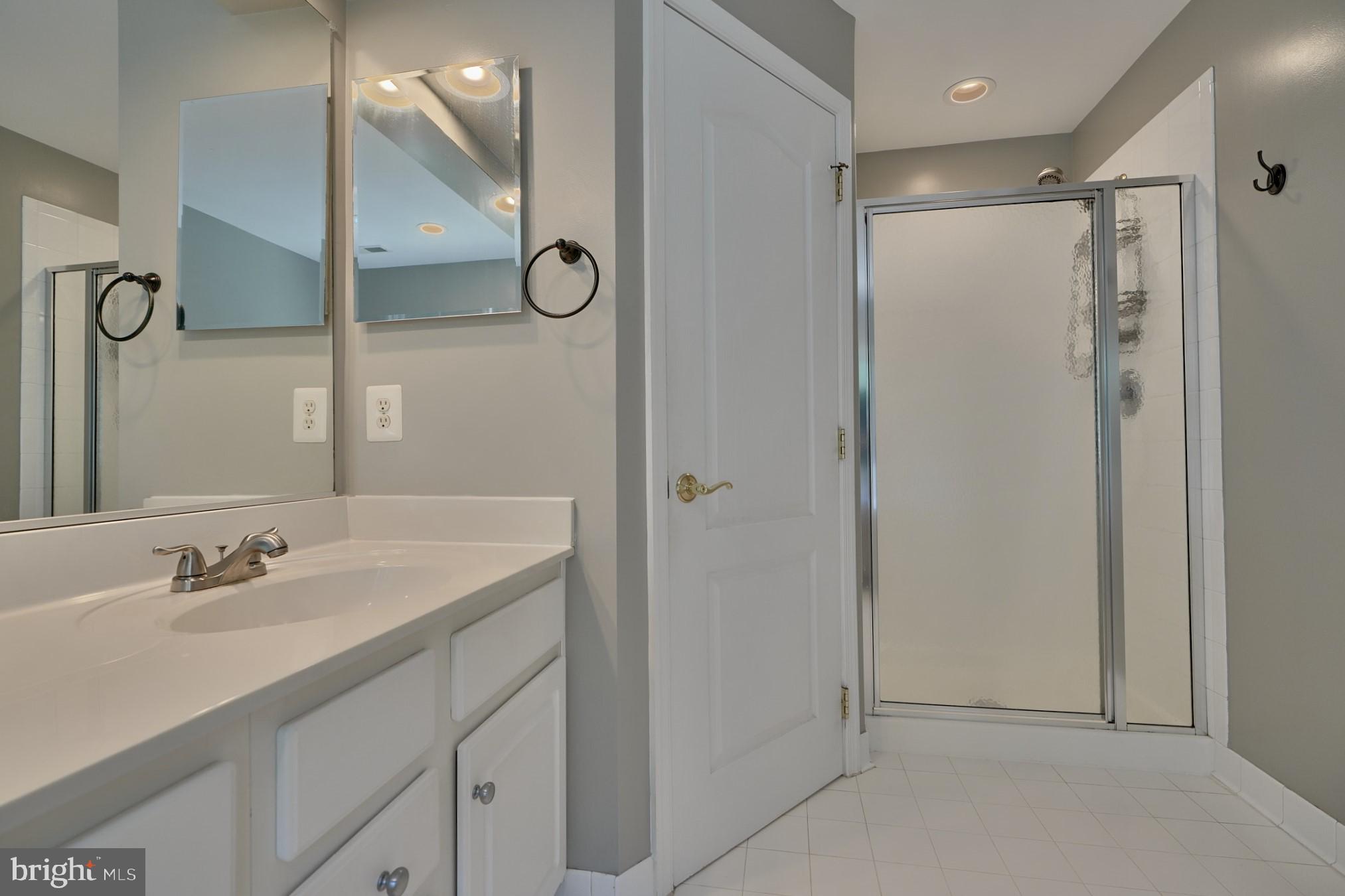 IRWINS CHOICE - Residential Lease