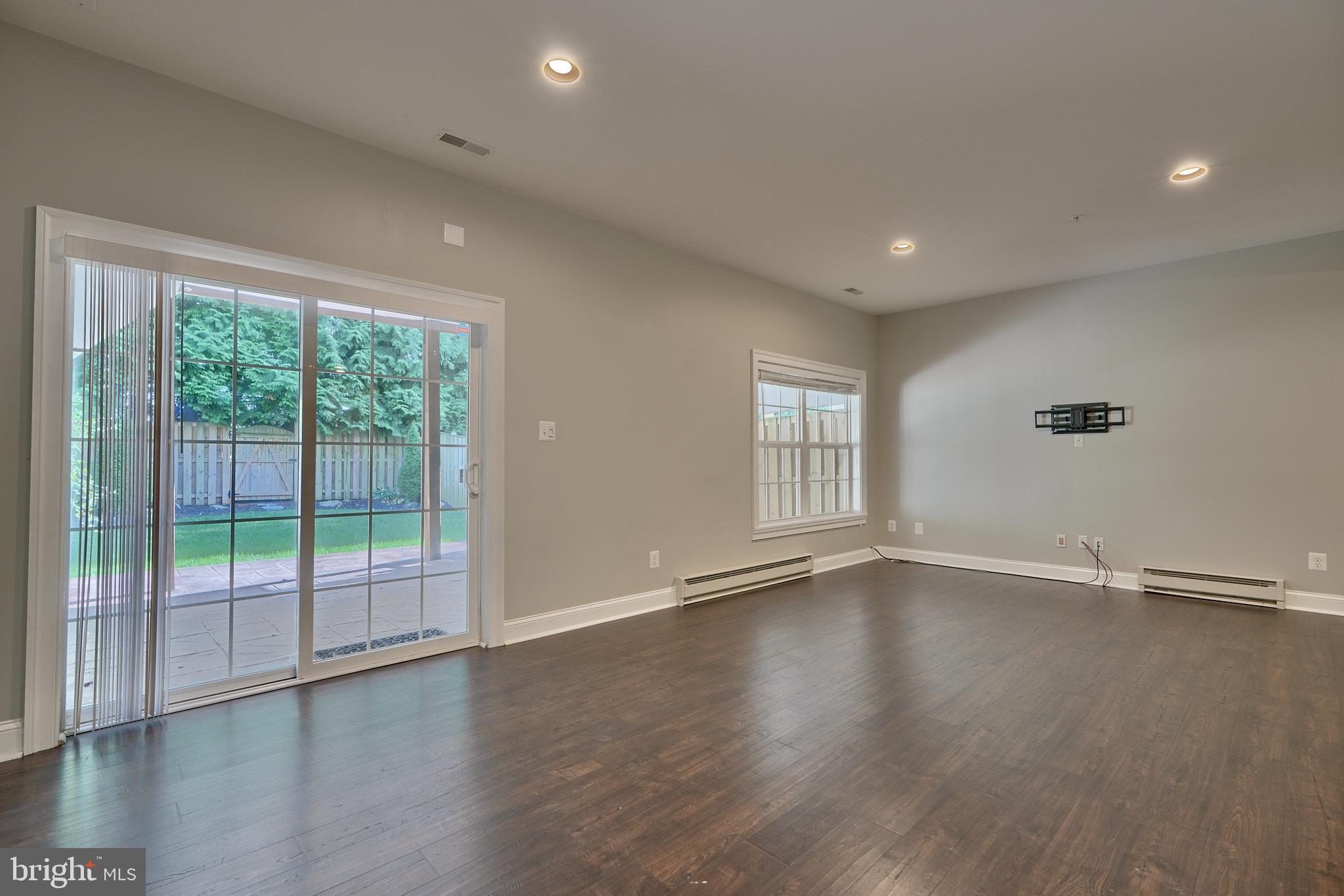 IRWINS CHOICE - Residential Lease