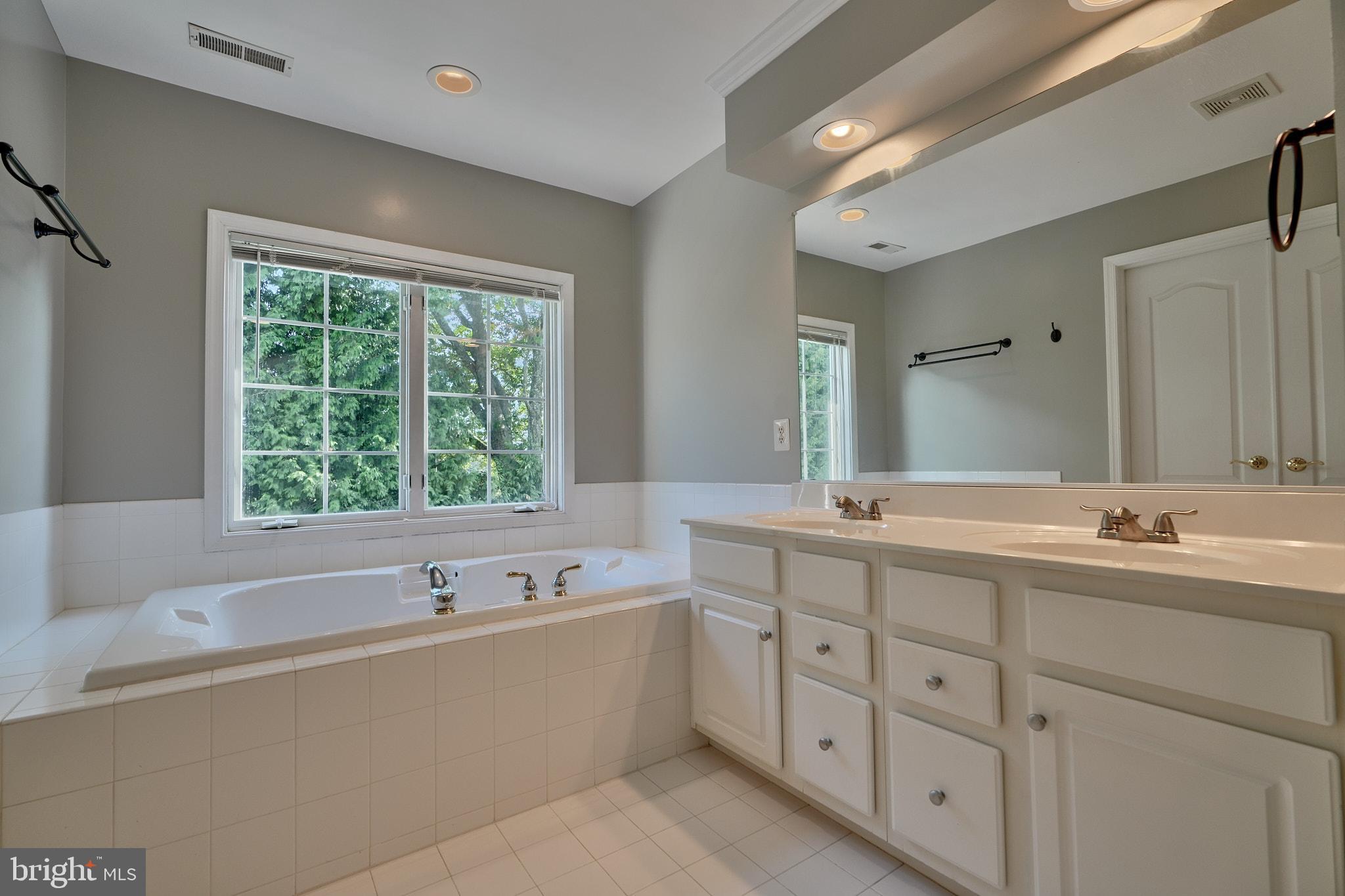 IRWINS CHOICE - Residential Lease