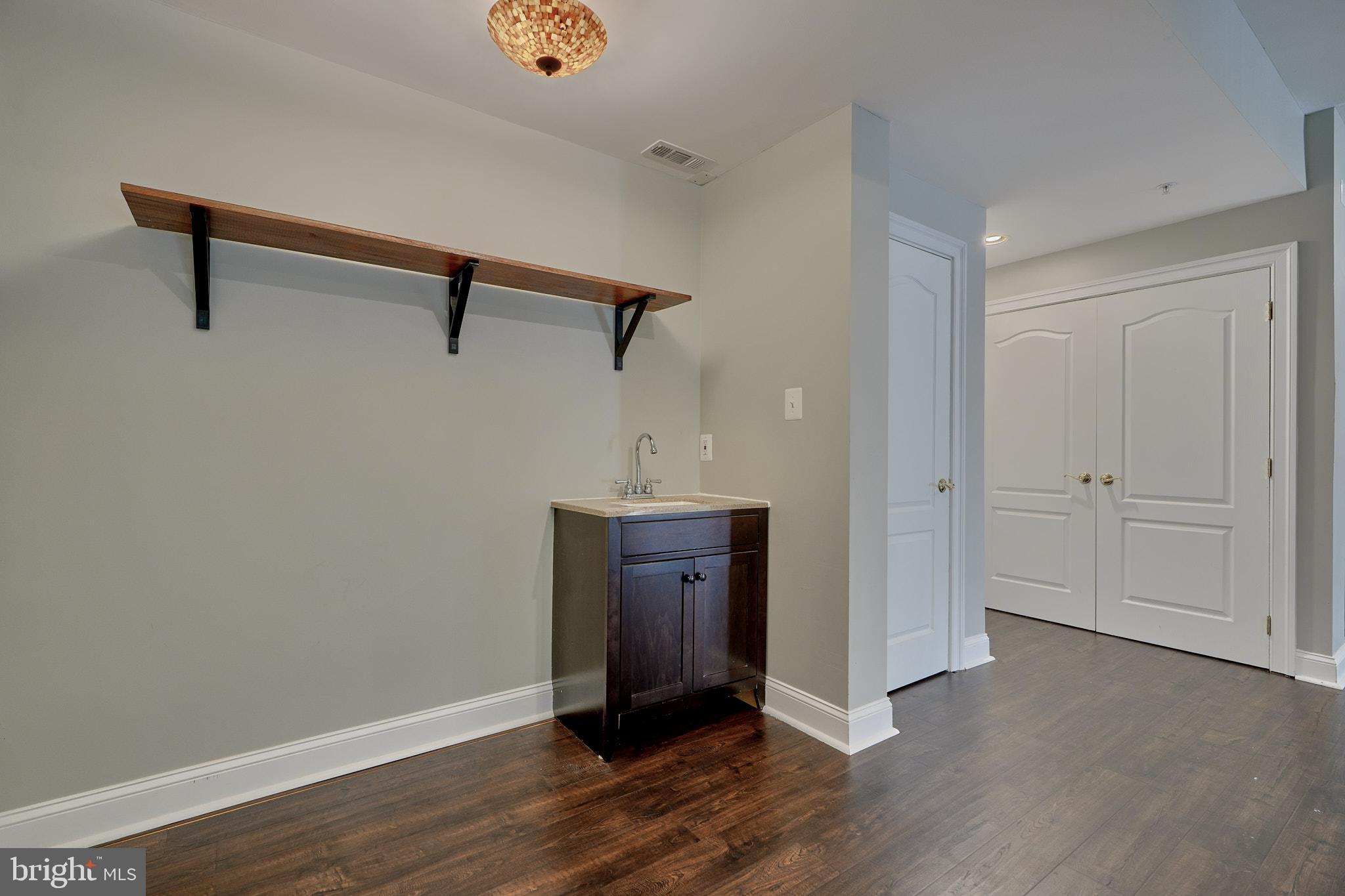 IRWINS CHOICE - Residential Lease