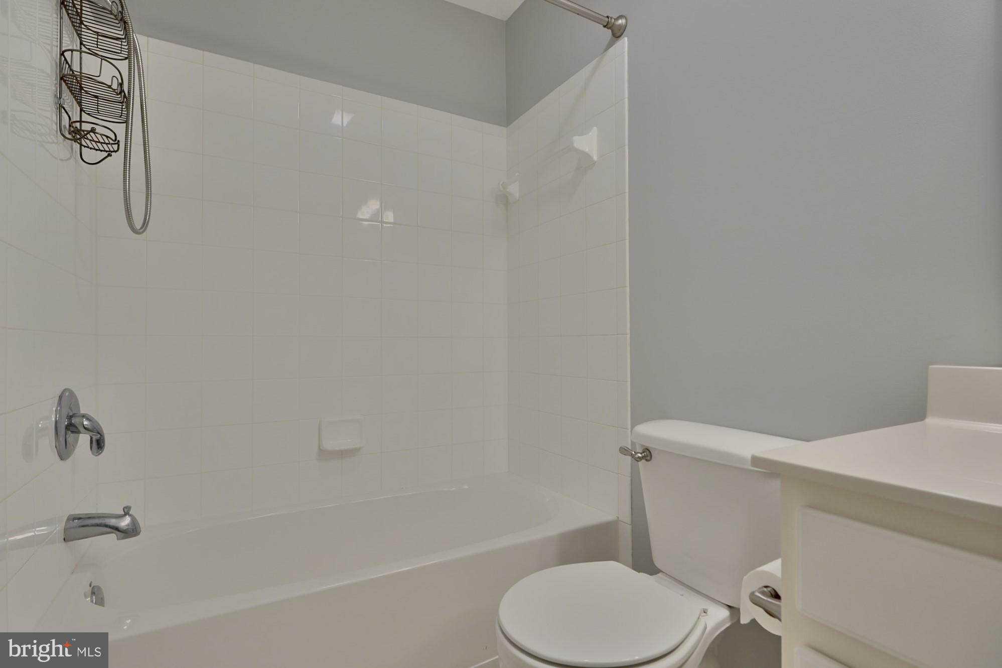 IRWINS CHOICE - Residential Lease