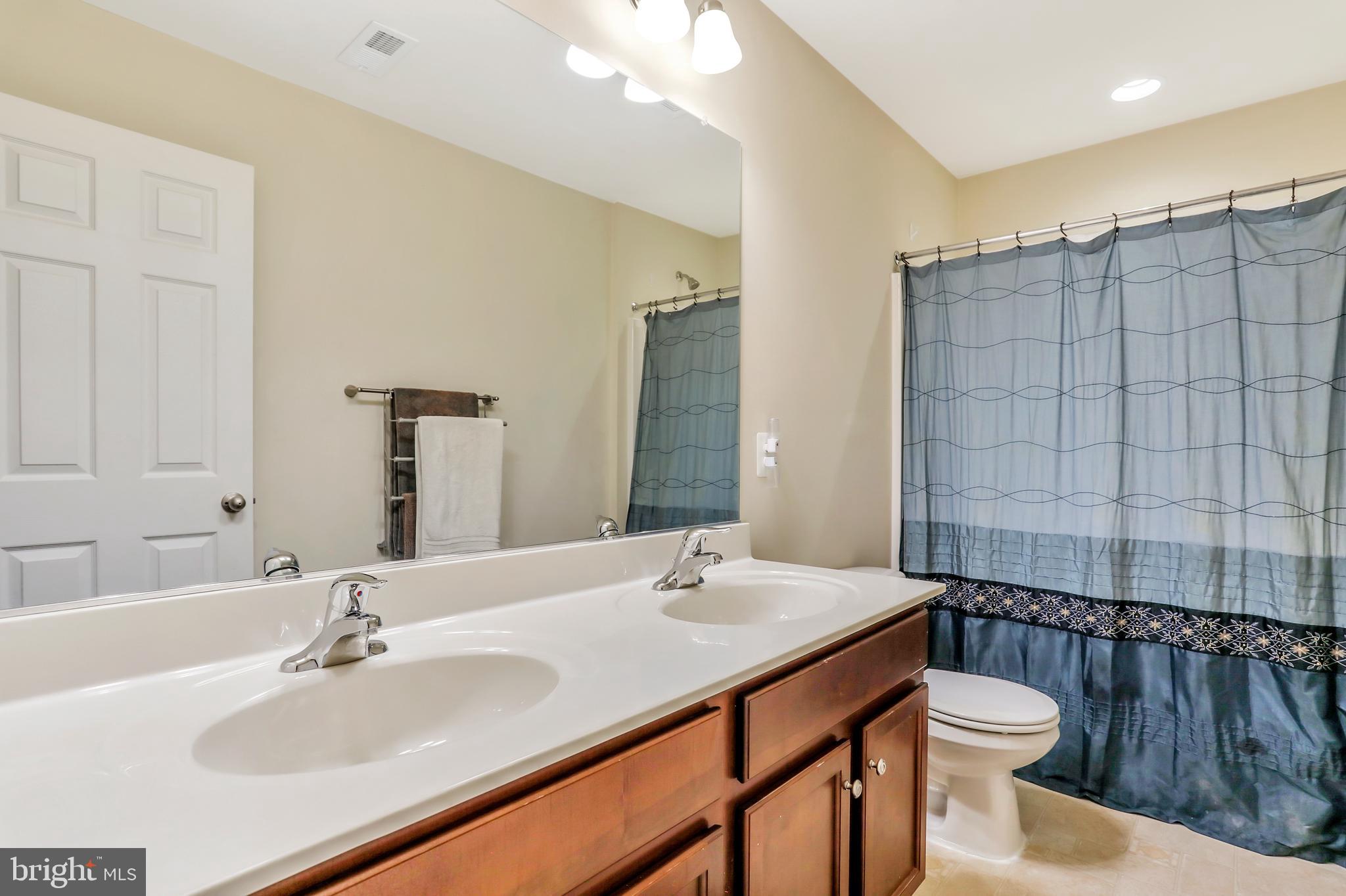 LAKELAND PLACE - Residential