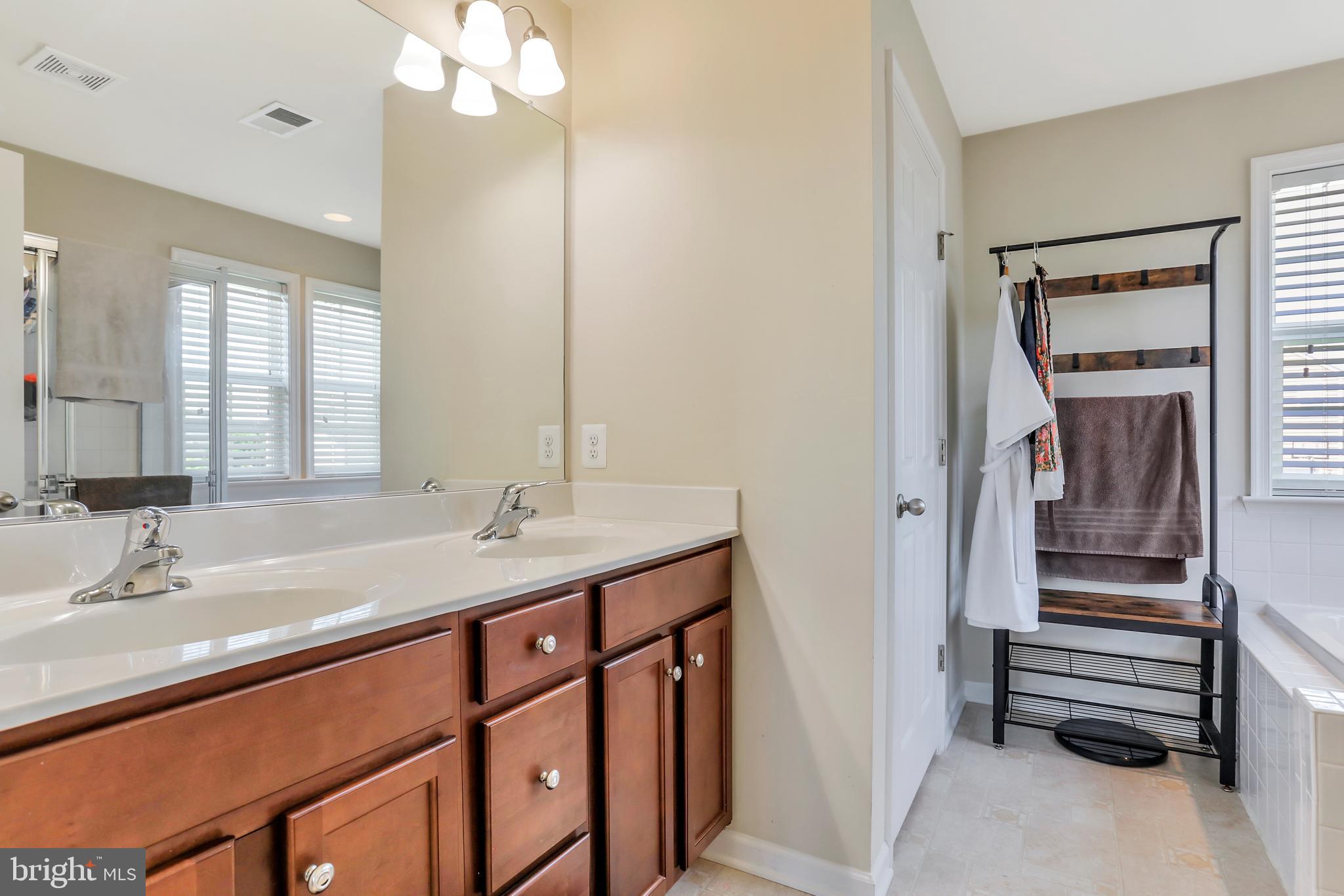 LAKELAND PLACE - Residential