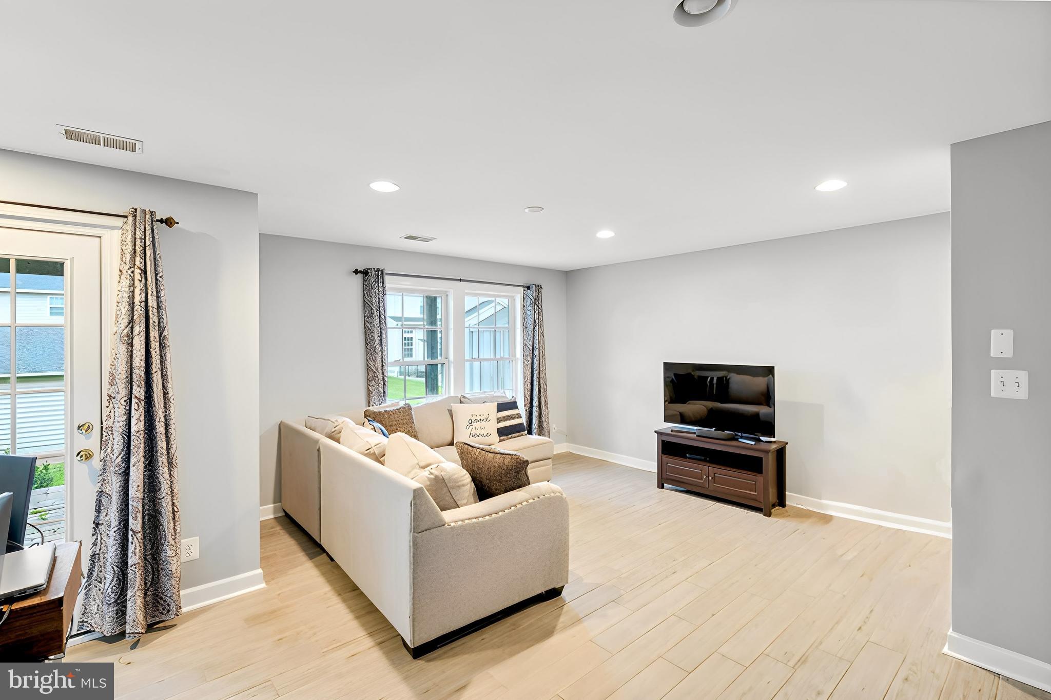 NORTHRIDGE VILLAGE - Residential