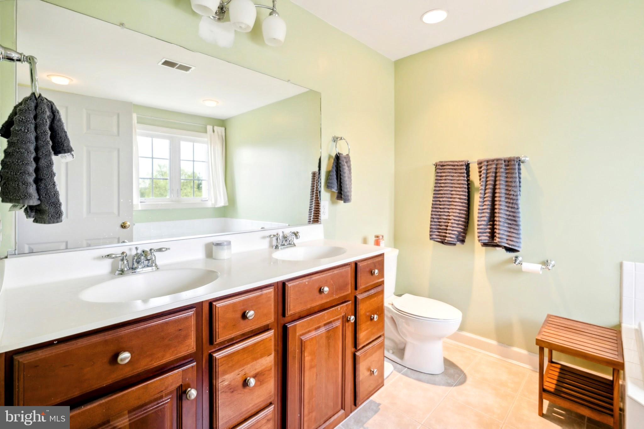 NORTHRIDGE VILLAGE - Residential