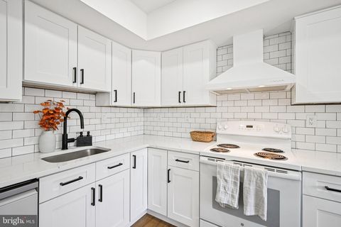 115 E KINGS HIGHWAY #319 MAPLE SHADE NJ 08052
