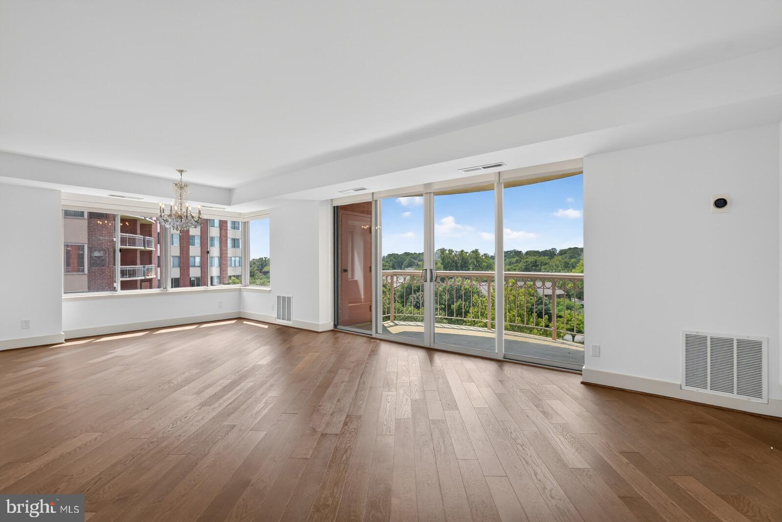 5802 NICHOLSON 2-706