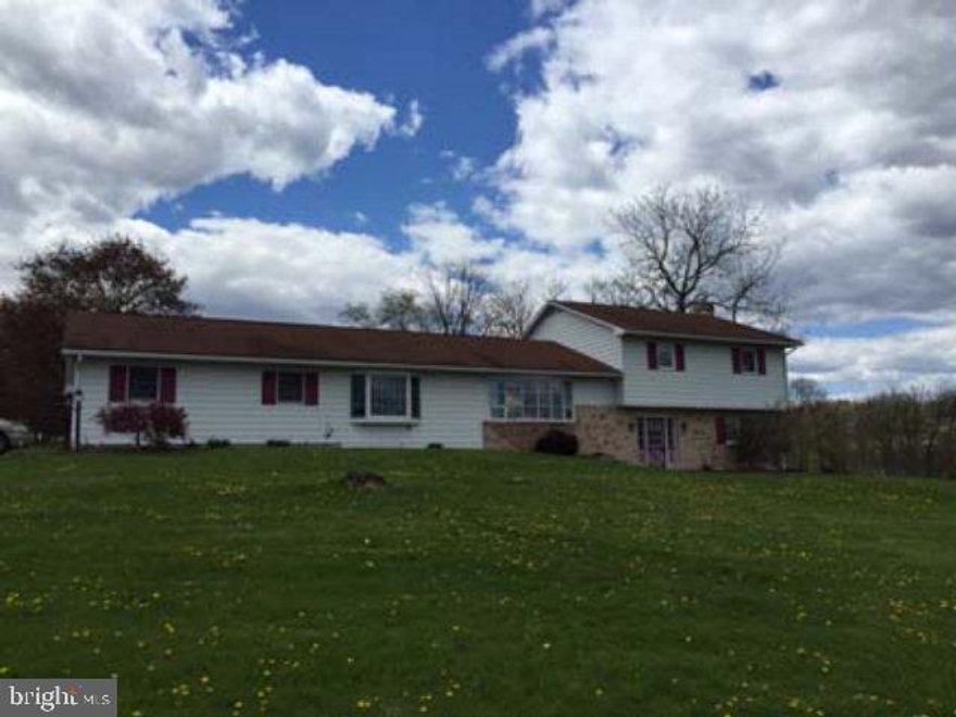 Move on up! Spacious home on corner lo offers valley and mountain views. Room for everybody and there is additional living space in the finished basement. Very well maintained. Perfect for indoor/outdoor entertaining. Large lot. You can't afford not to see this one!