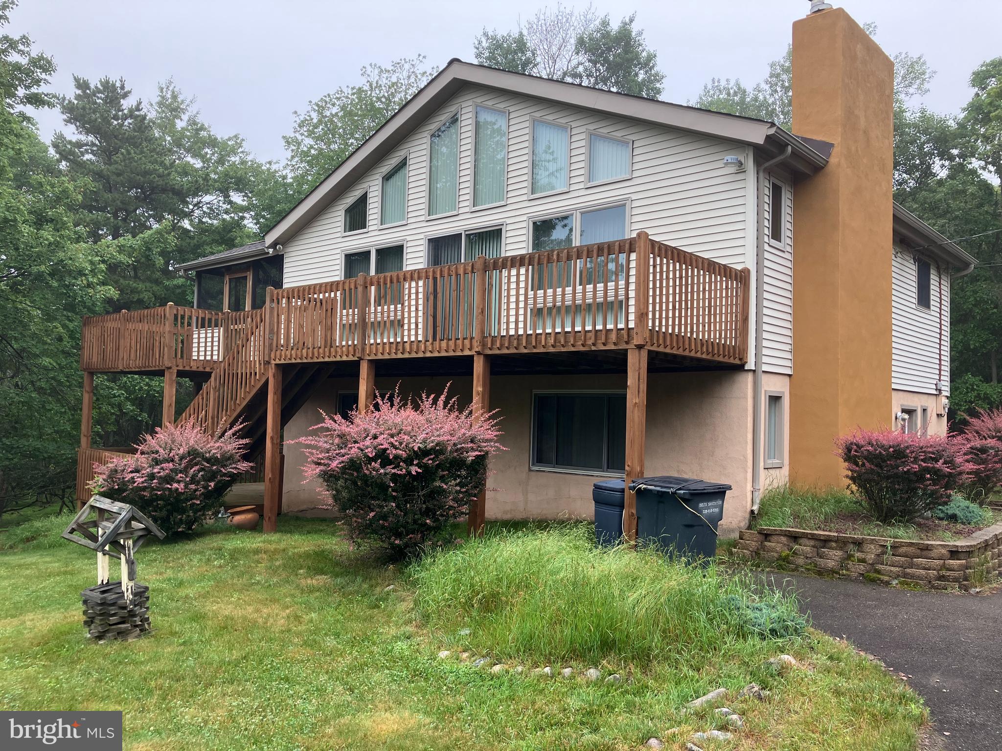 Bring the whole gang - 5 bedrooms, 2 baths, family room, screened porch, 2 fireplaces on 1 acre+ lot in amenity-filled and STR-friendly community. Home has been lovingly-maintained. Community is gated with patrolling security, lakes, pools, tennis, clubhouse and walking paths, minutes to skiing, state parks and other pocono attractions