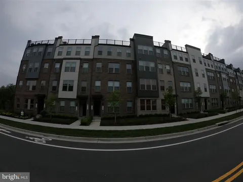 13508 Innovation Station Loop Unit 3B, Herndon, VA MLS: VAFX2241474