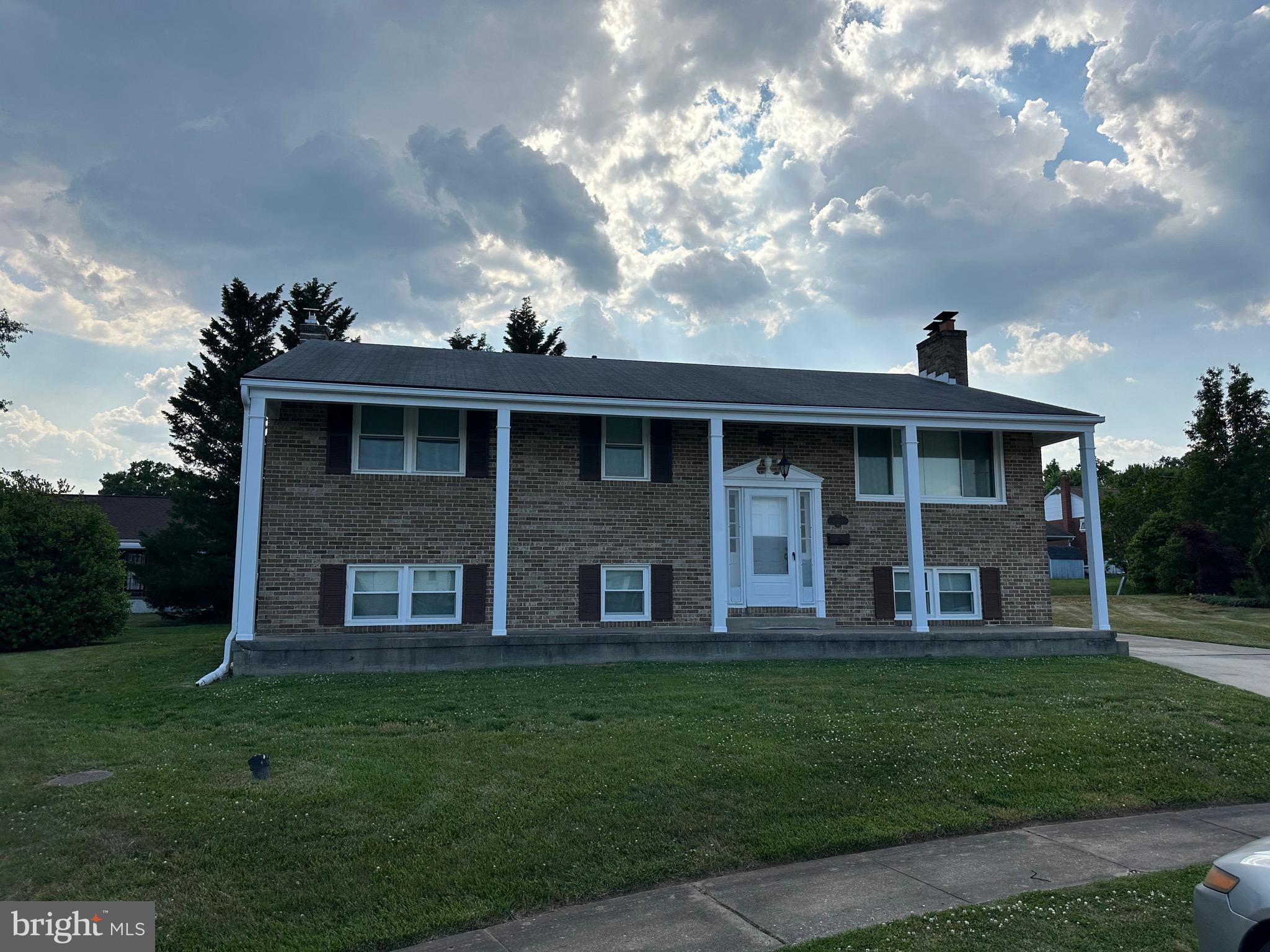 CAMELOT - Residential Lease