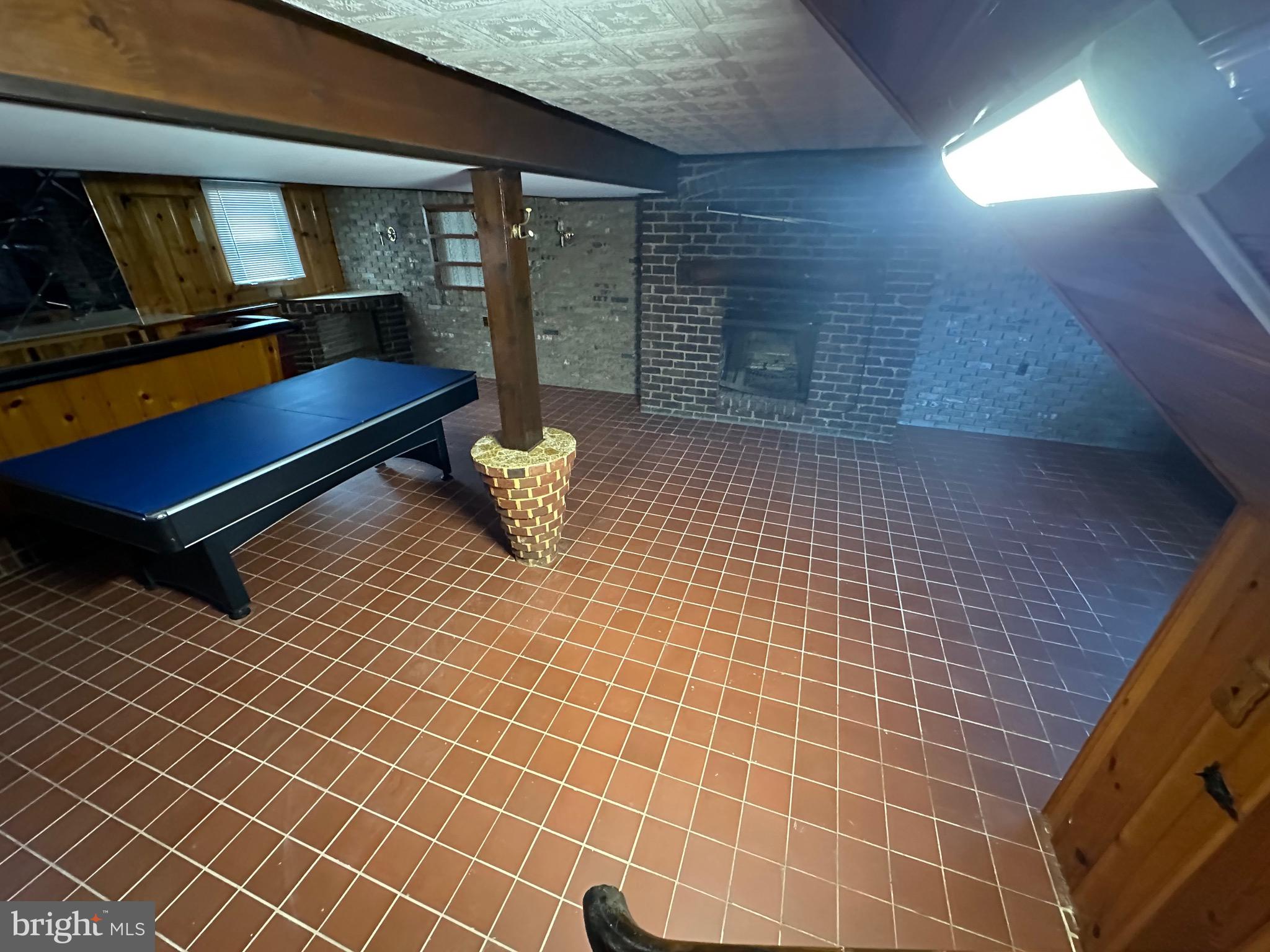 CAMELOT - Residential Lease