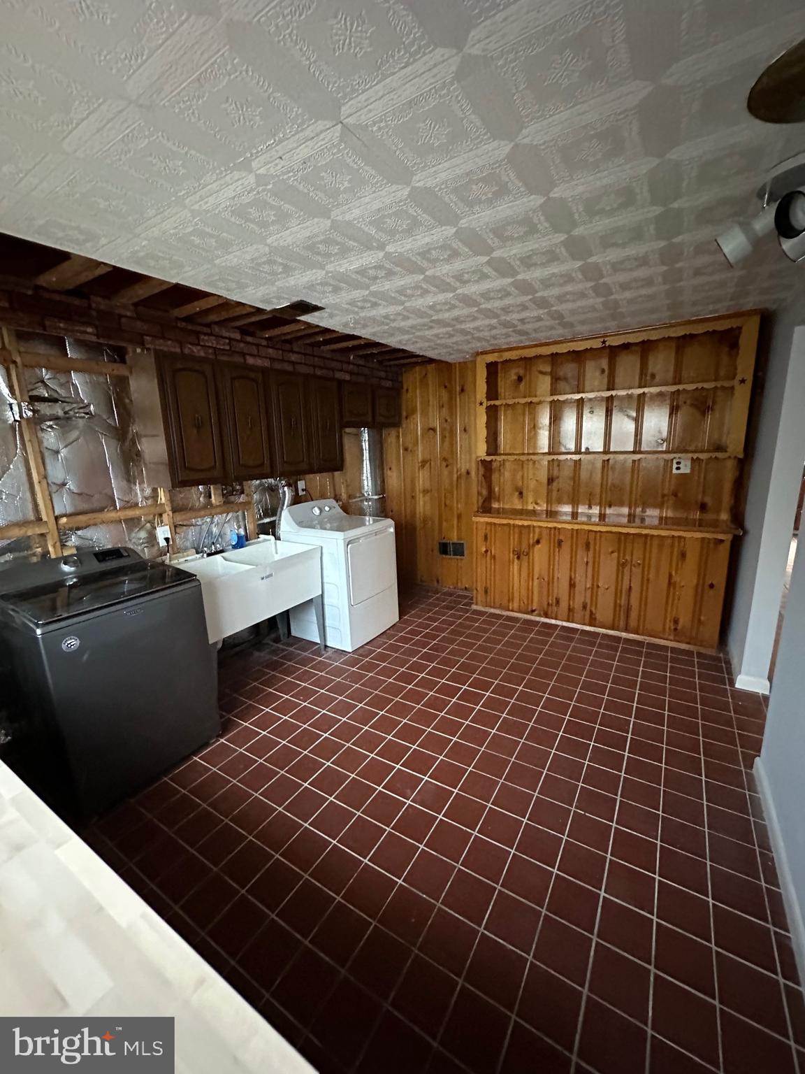 CAMELOT - Residential Lease