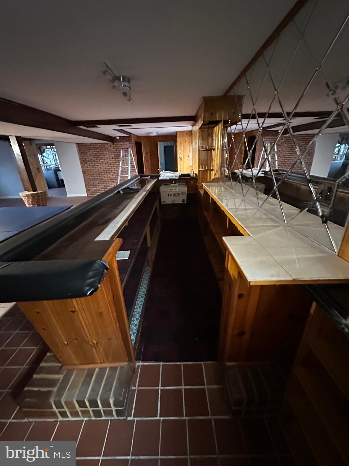 CAMELOT - Residential Lease