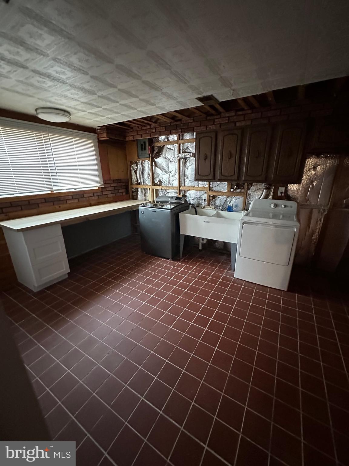 CAMELOT - Residential Lease