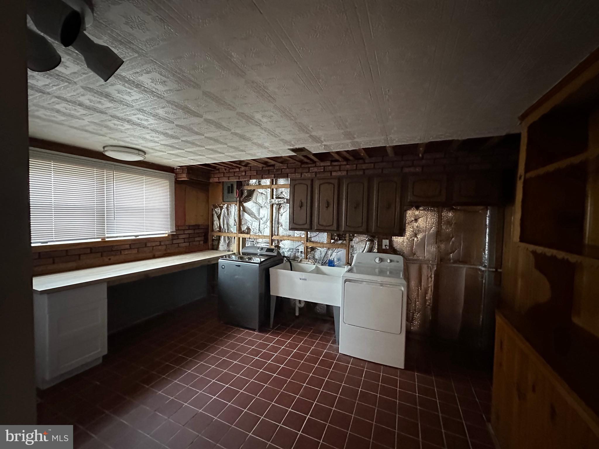 CAMELOT - Residential Lease