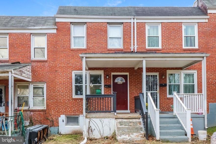 Move in ready unit in Wilkens Terrace.  Spacious floor plan includes good sized bedrooms. Big kitchen! Covered front porch and convenient back awning.