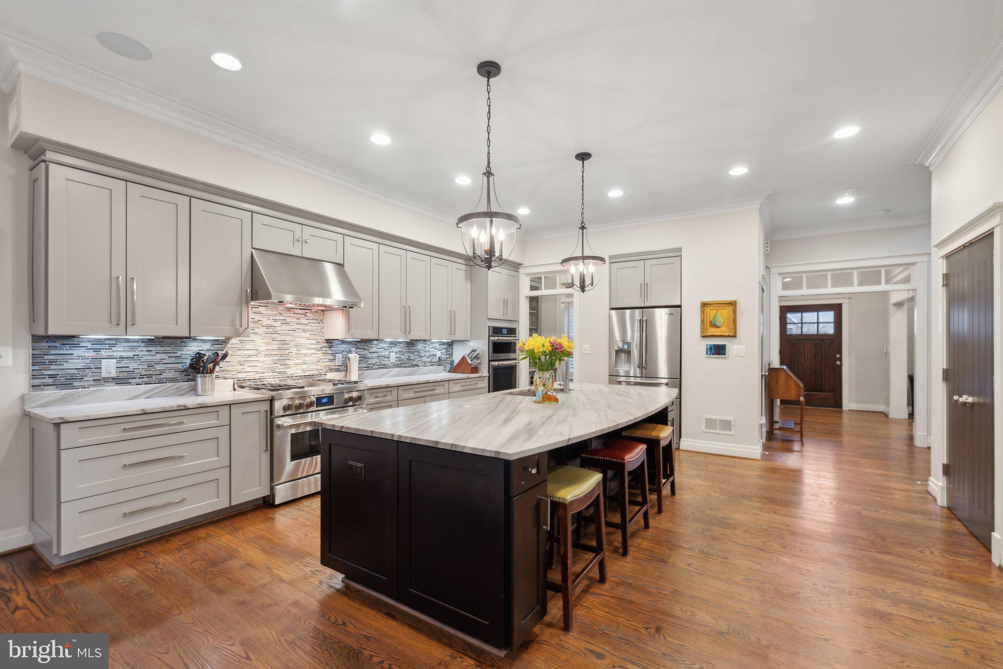 ADDISON HEIGHTS - Residential