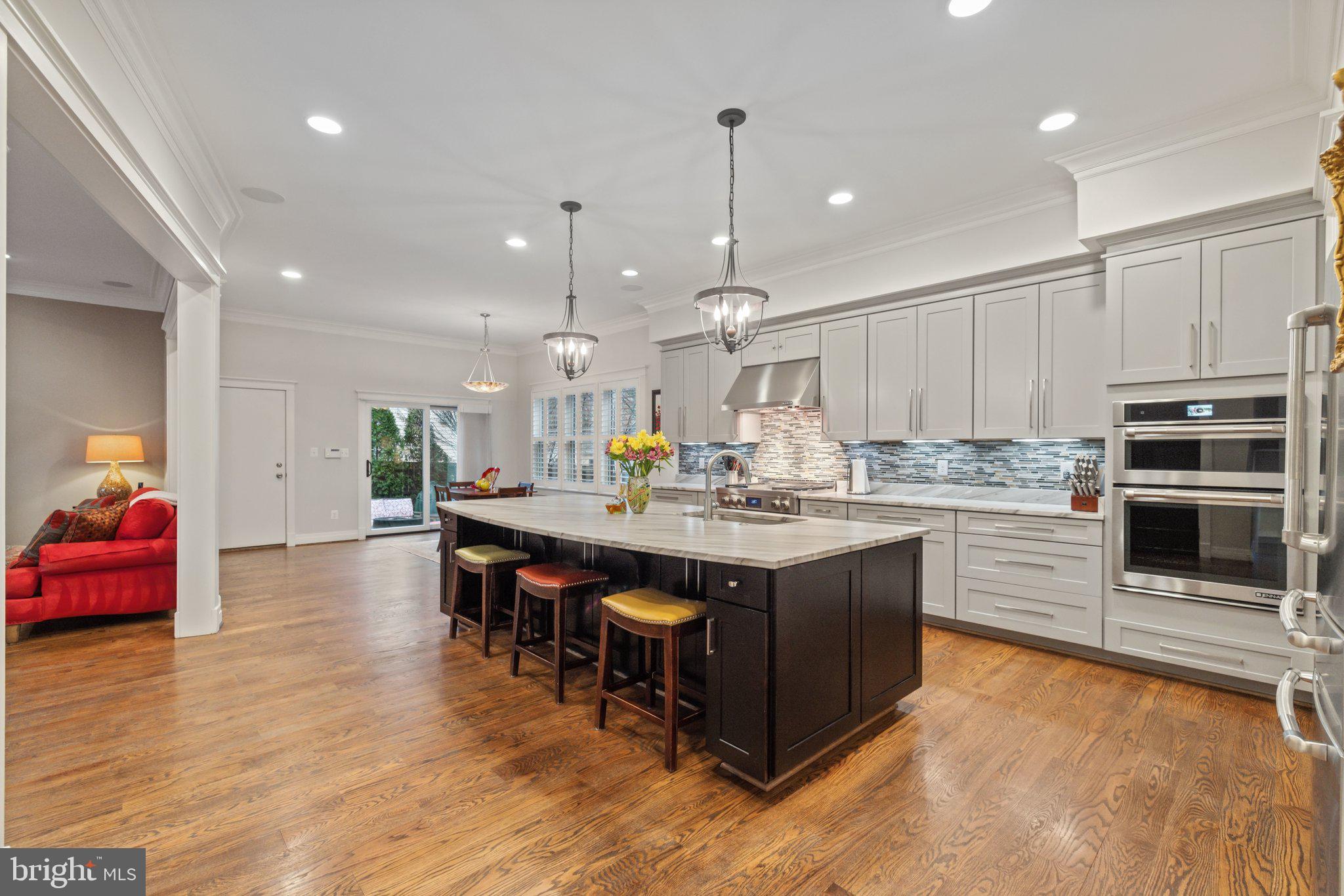 ADDISON HEIGHTS - Residential