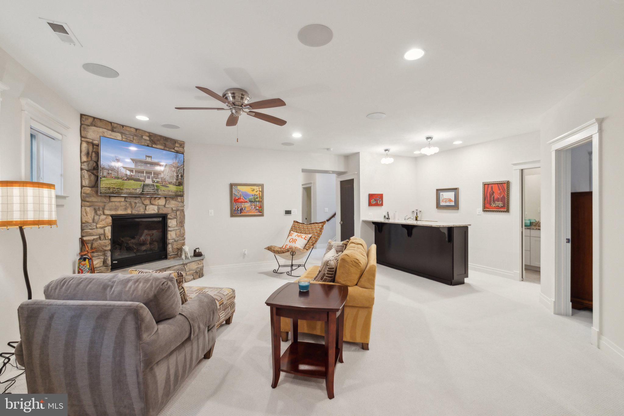 ADDISON HEIGHTS - Residential