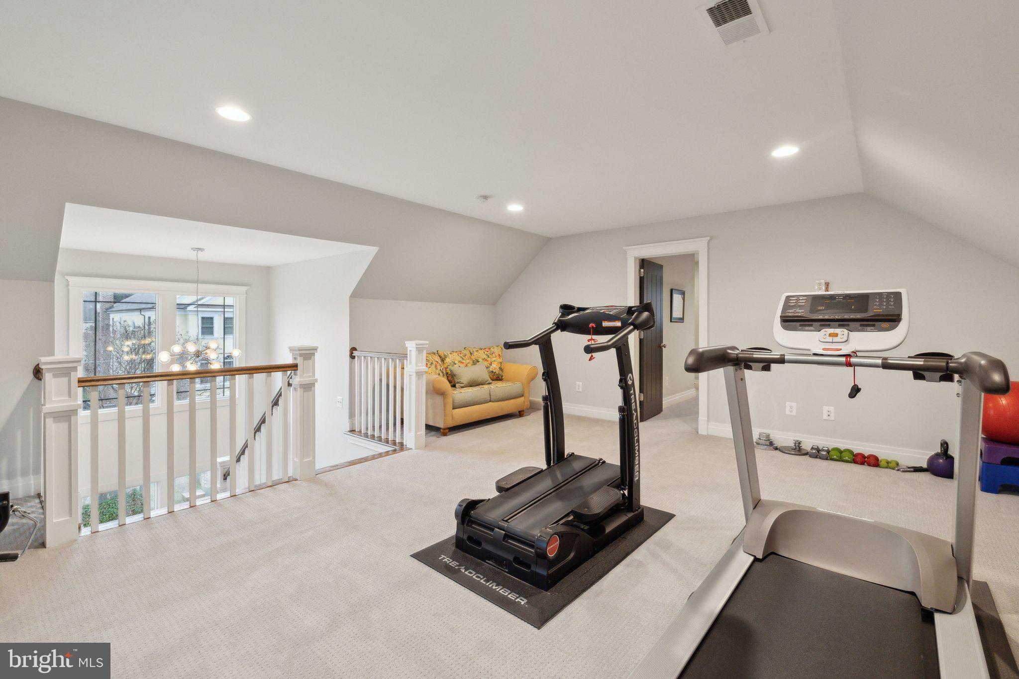 ADDISON HEIGHTS - Residential