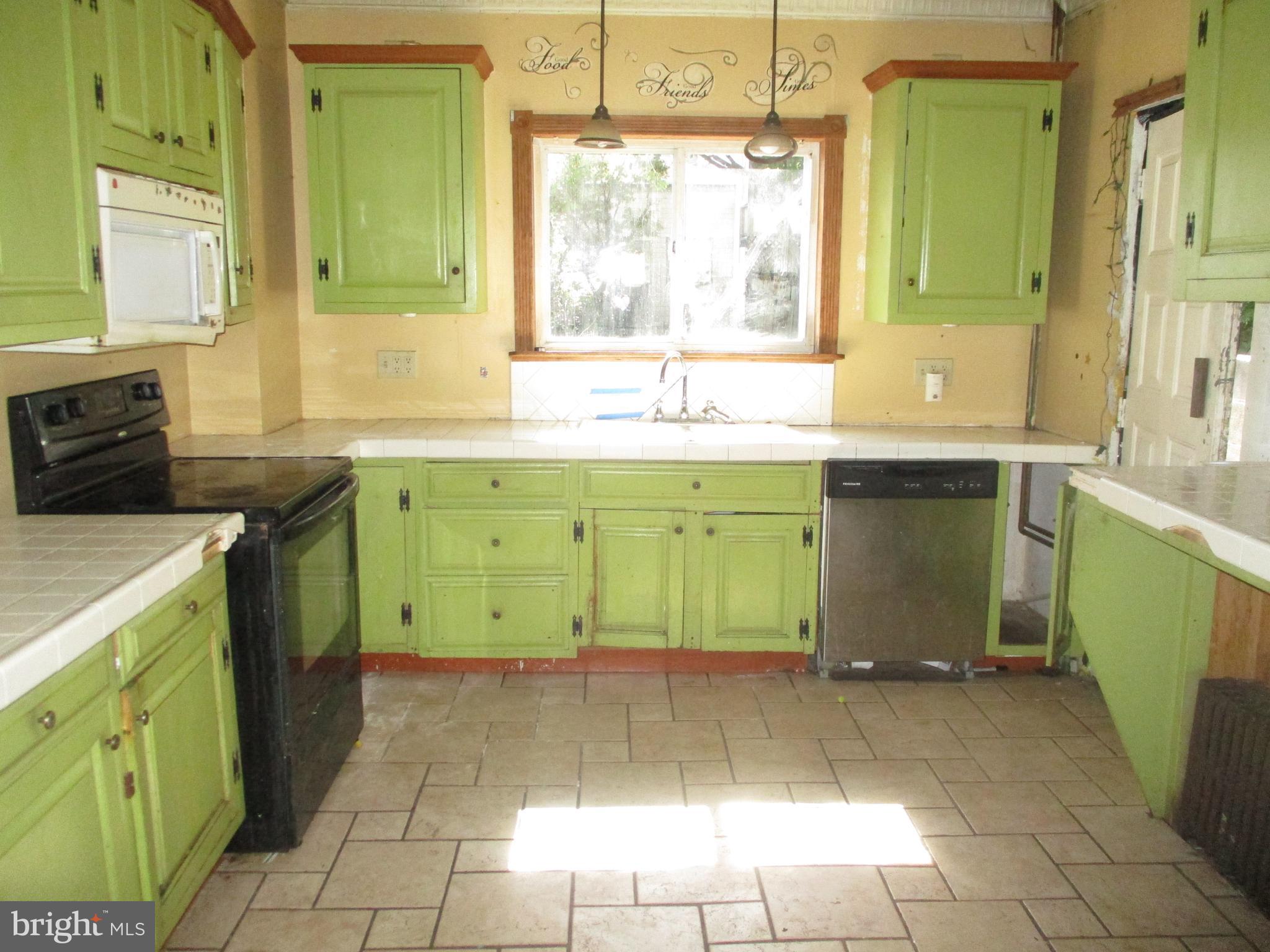 1017 LAUREL BOULEVARD