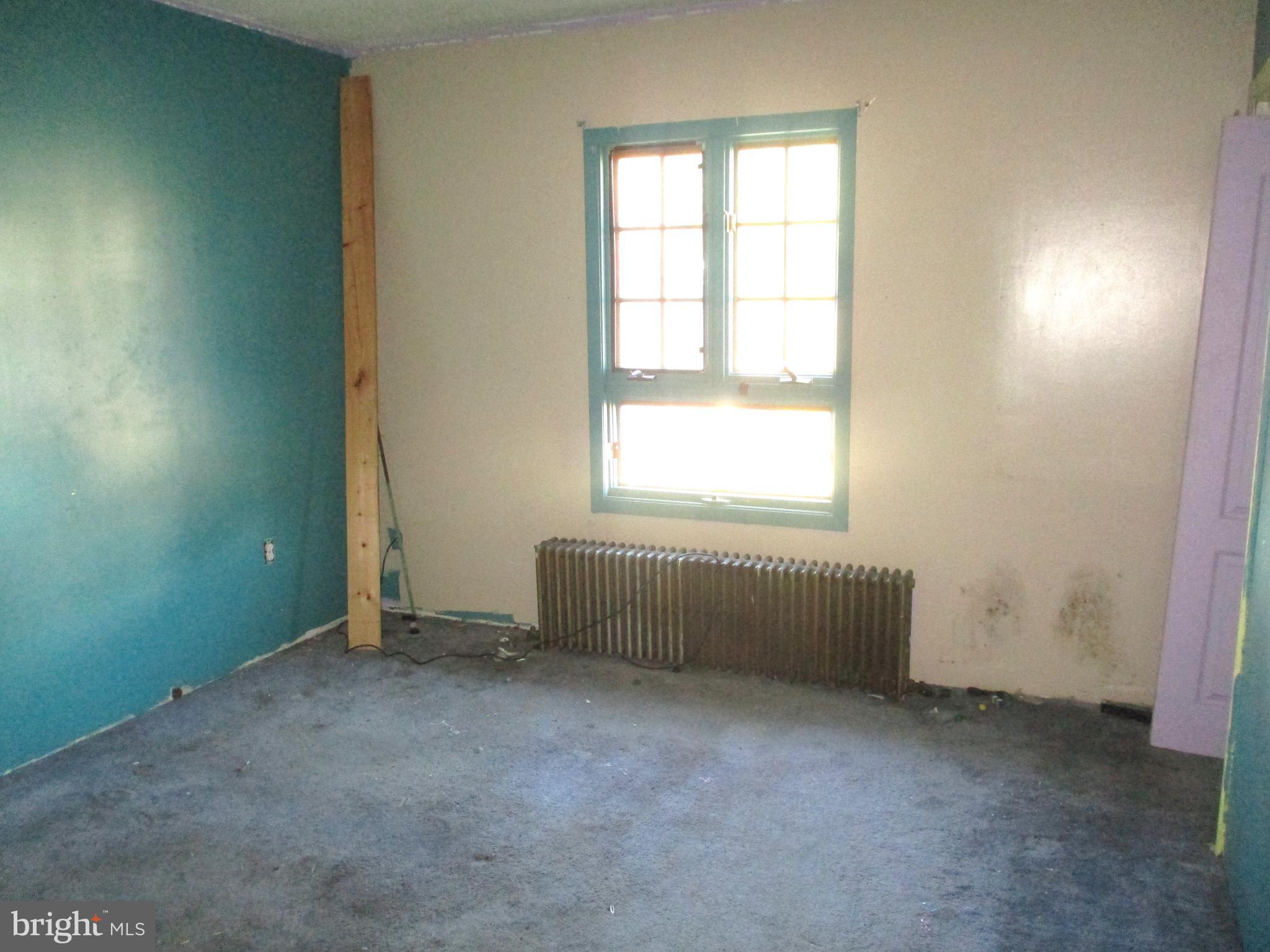 1017 LAUREL BOULEVARD