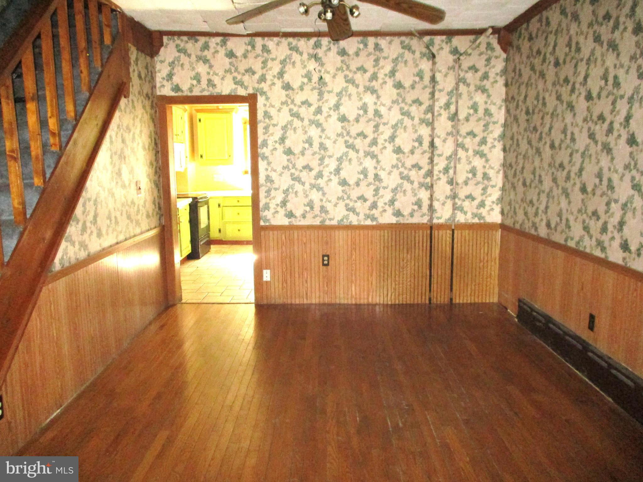 1017 LAUREL BOULEVARD