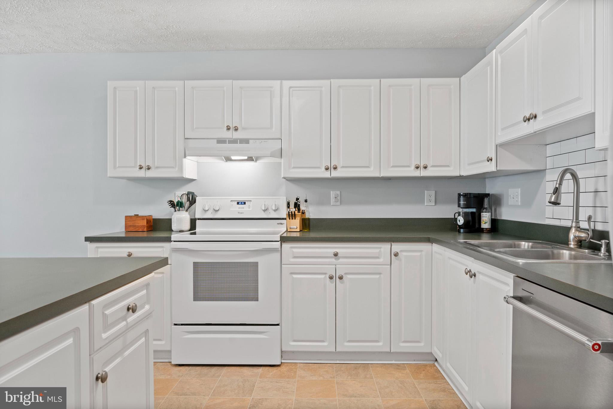 PICKETTS HARBOR - Residential