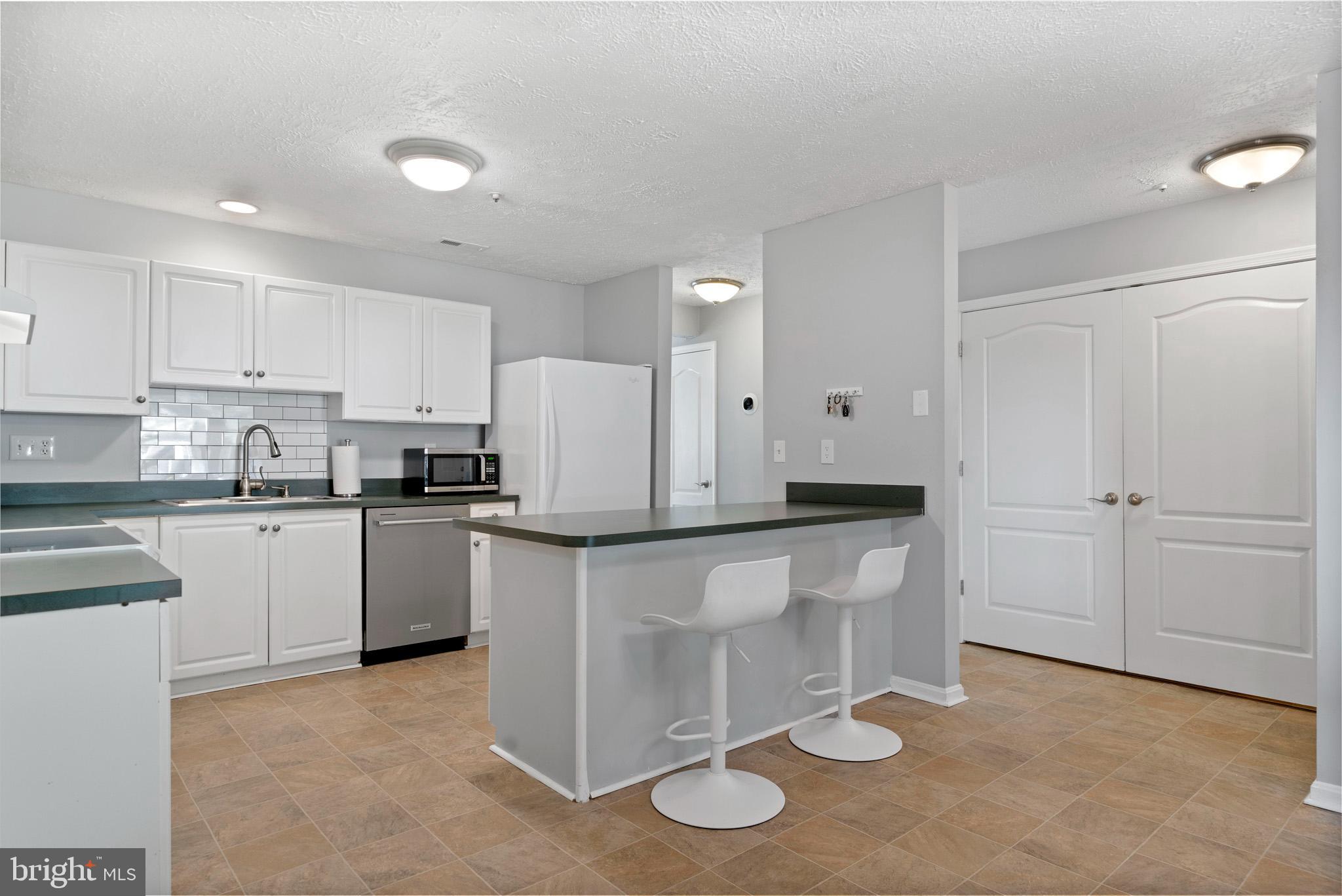 PICKETTS HARBOR - Residential