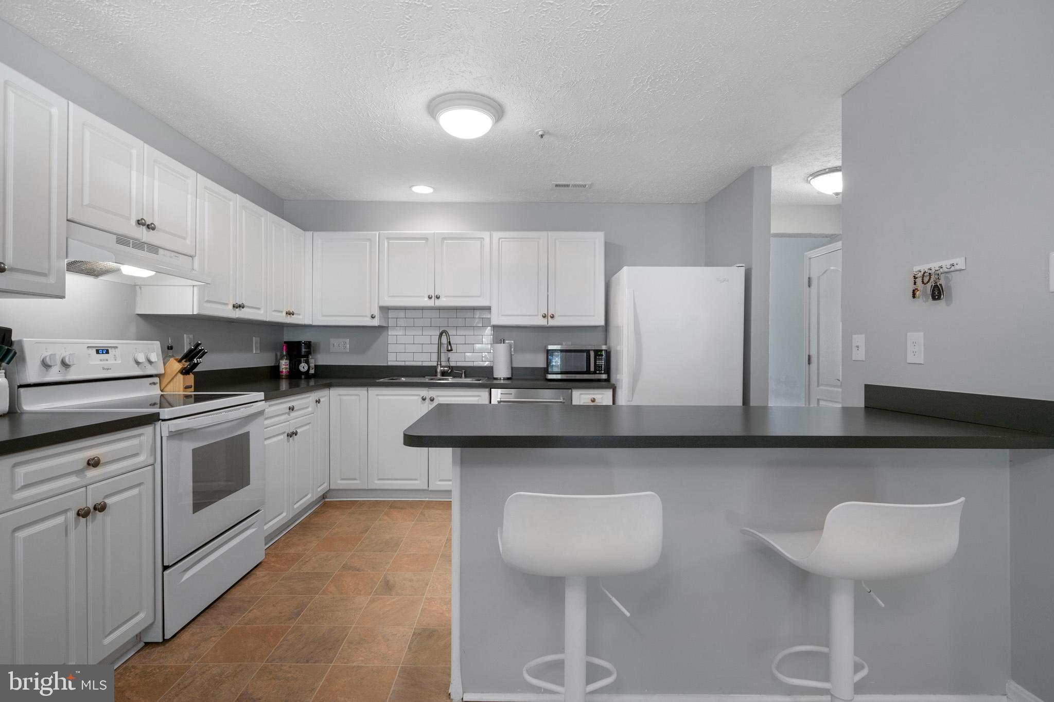 PICKETTS HARBOR - Residential