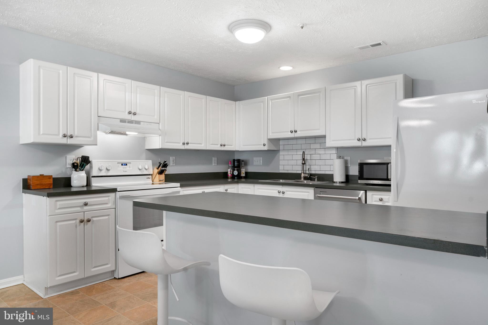 PICKETTS HARBOR - Residential