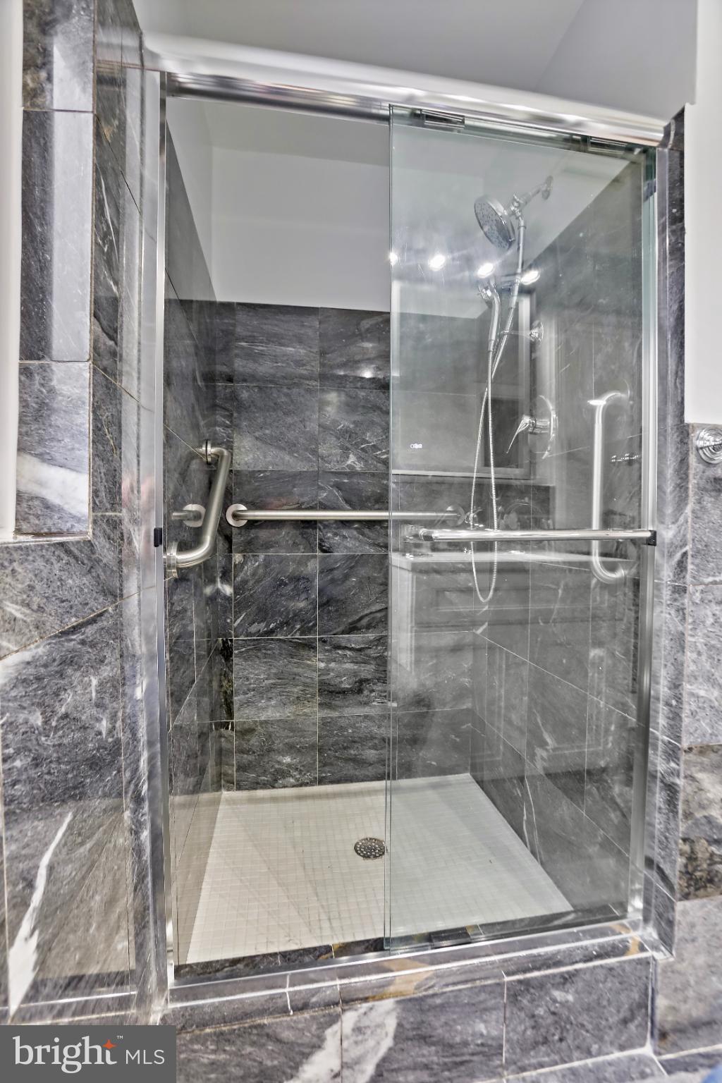 COLUMBIA PINES - Residential