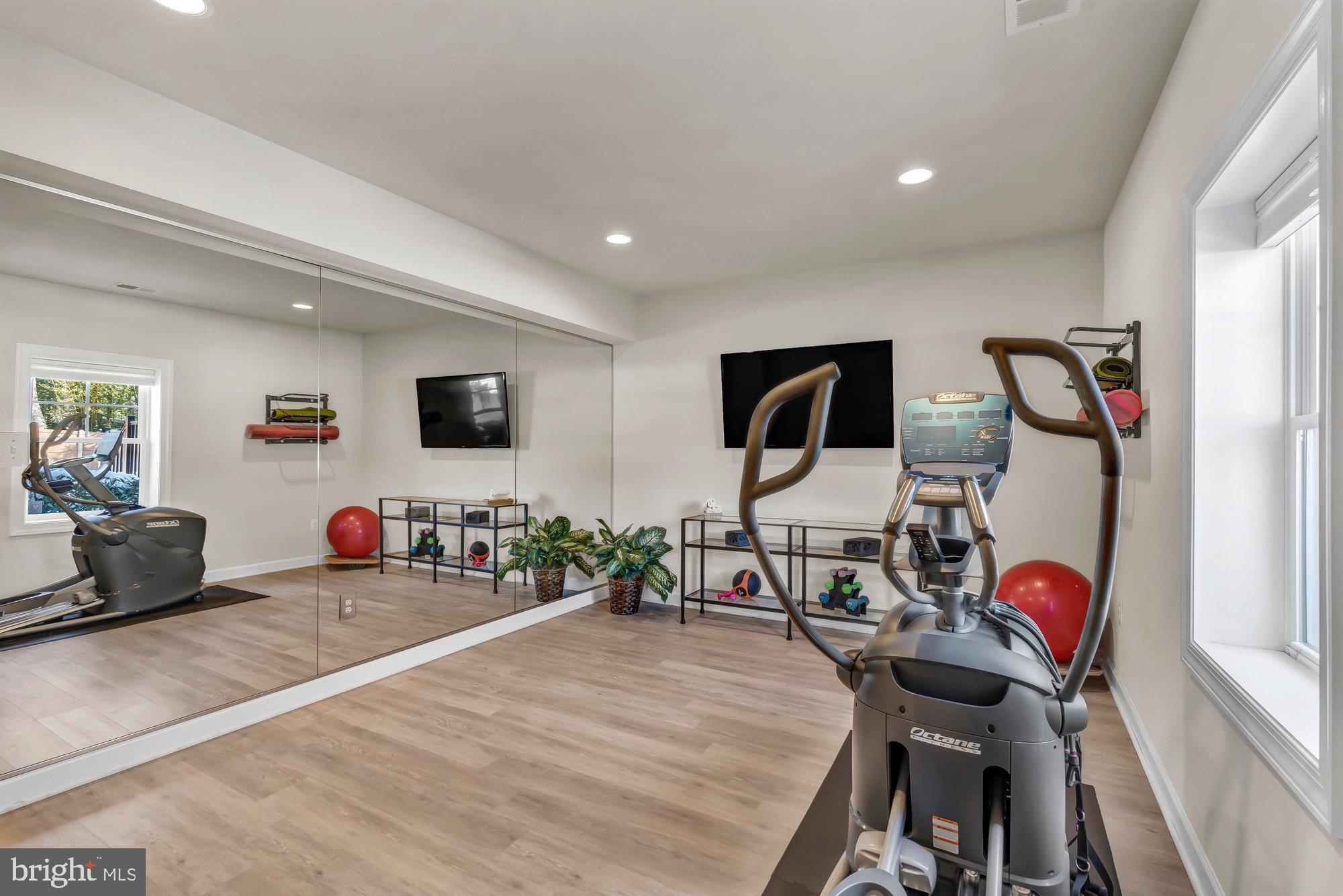 WAPLES MILL ESTATES - Residential