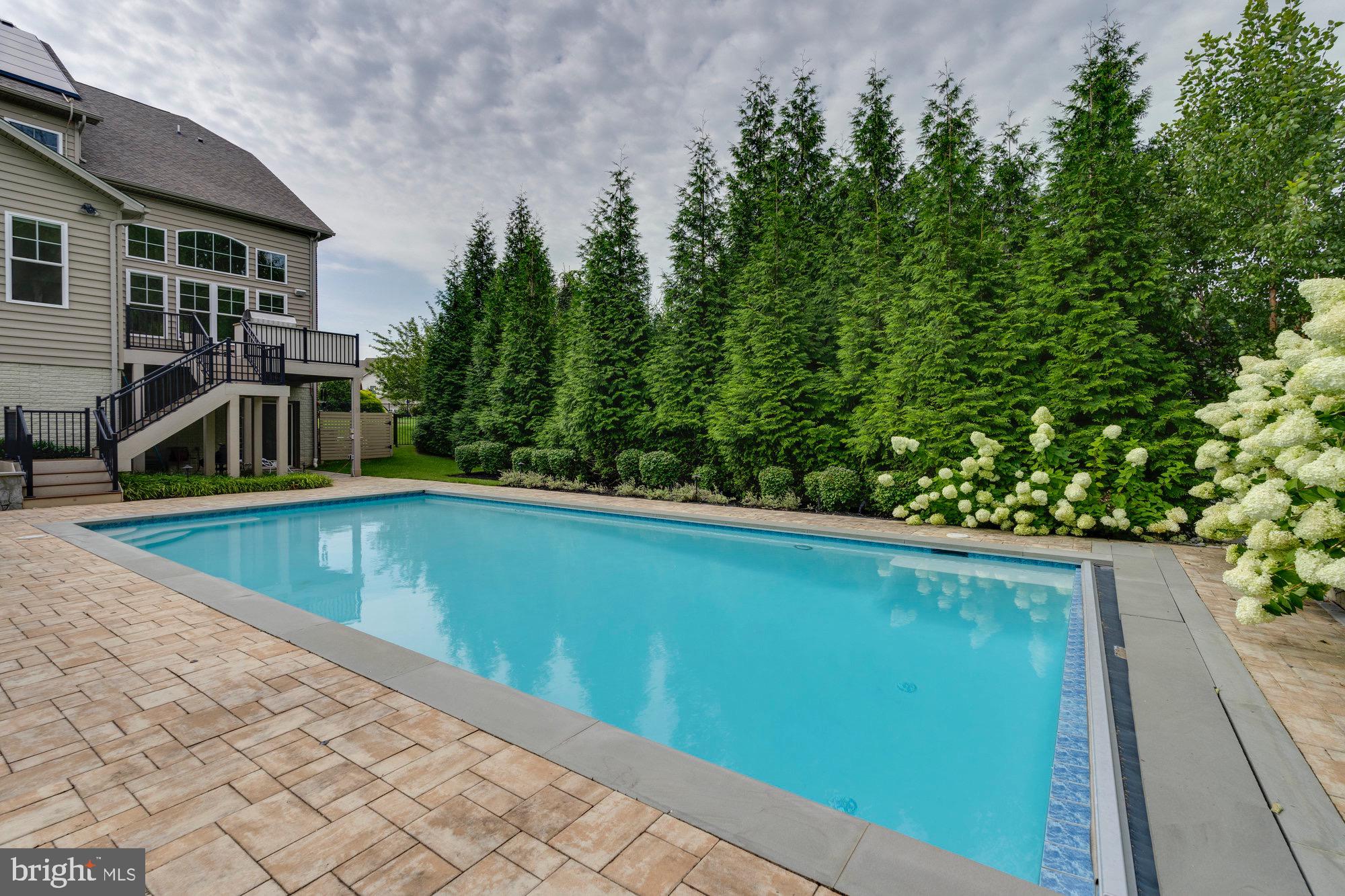 WAPLES MILL ESTATES - Residential